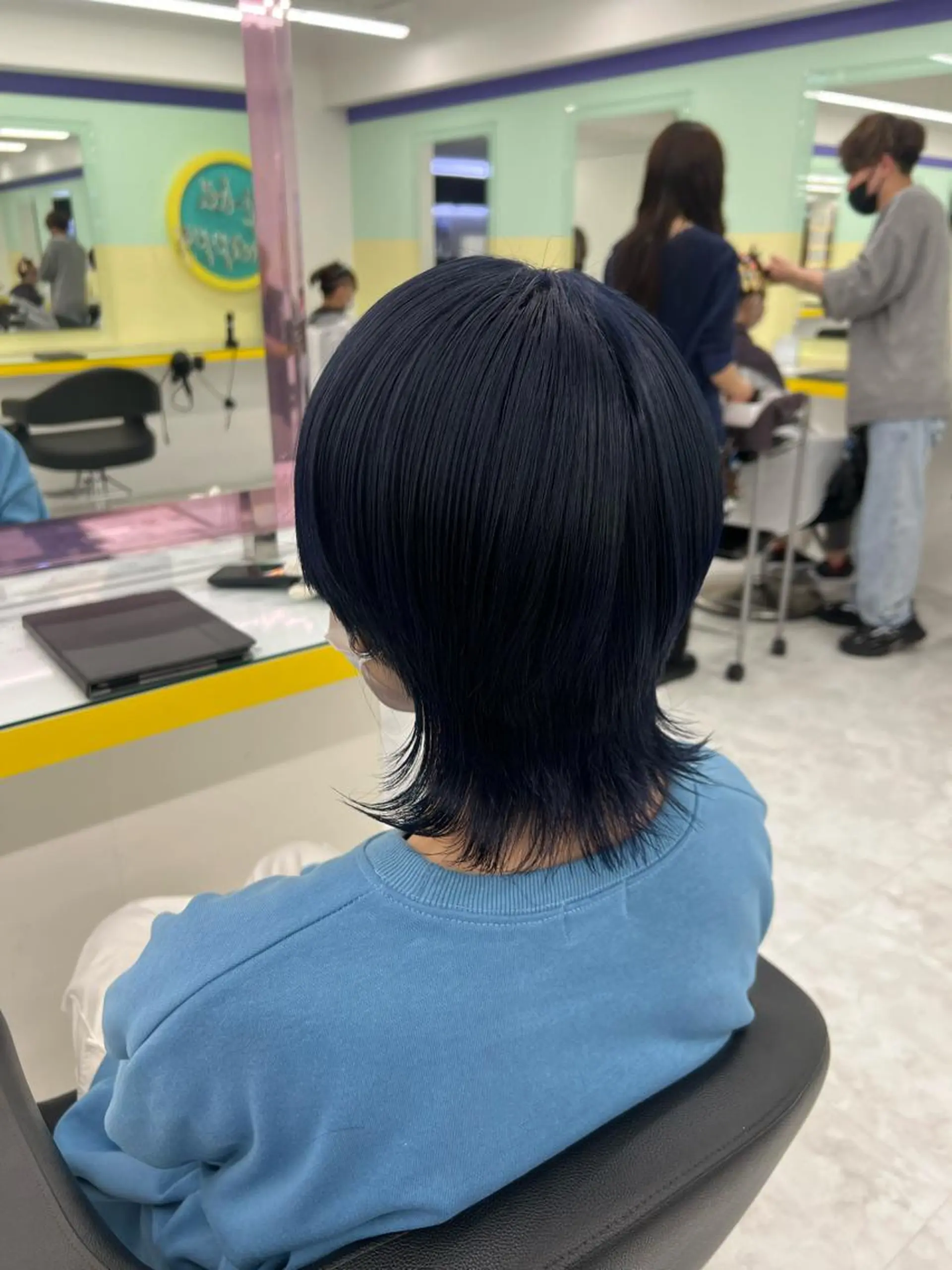 ショート カラー パーマ 黒髪 ブルーカラー ブルーブラック ヘアカラー 韓国レイヤーカット /REIのヘアスタイル