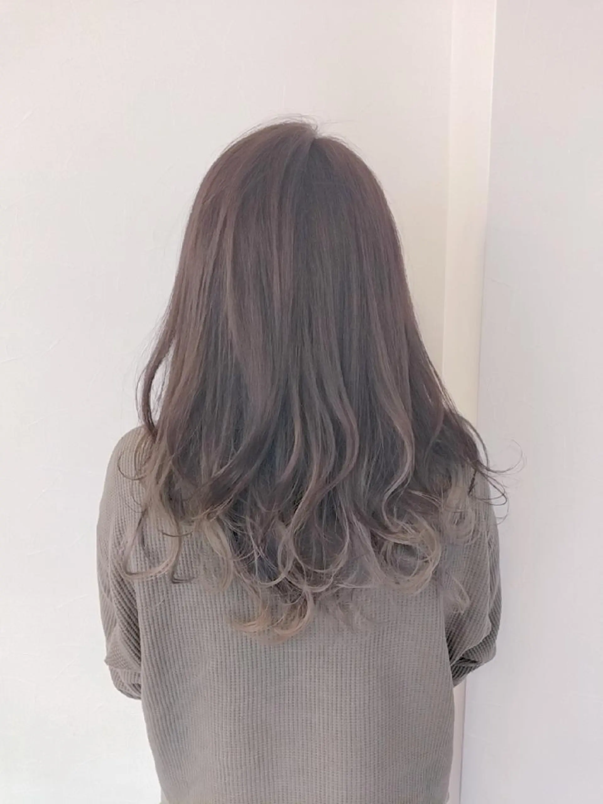 ロング カラー アッシュ バレイヤージュ 黒髪 ブリーチ ダークアッシュ デザインカラー髪質 改善Lilithのその他イメージ