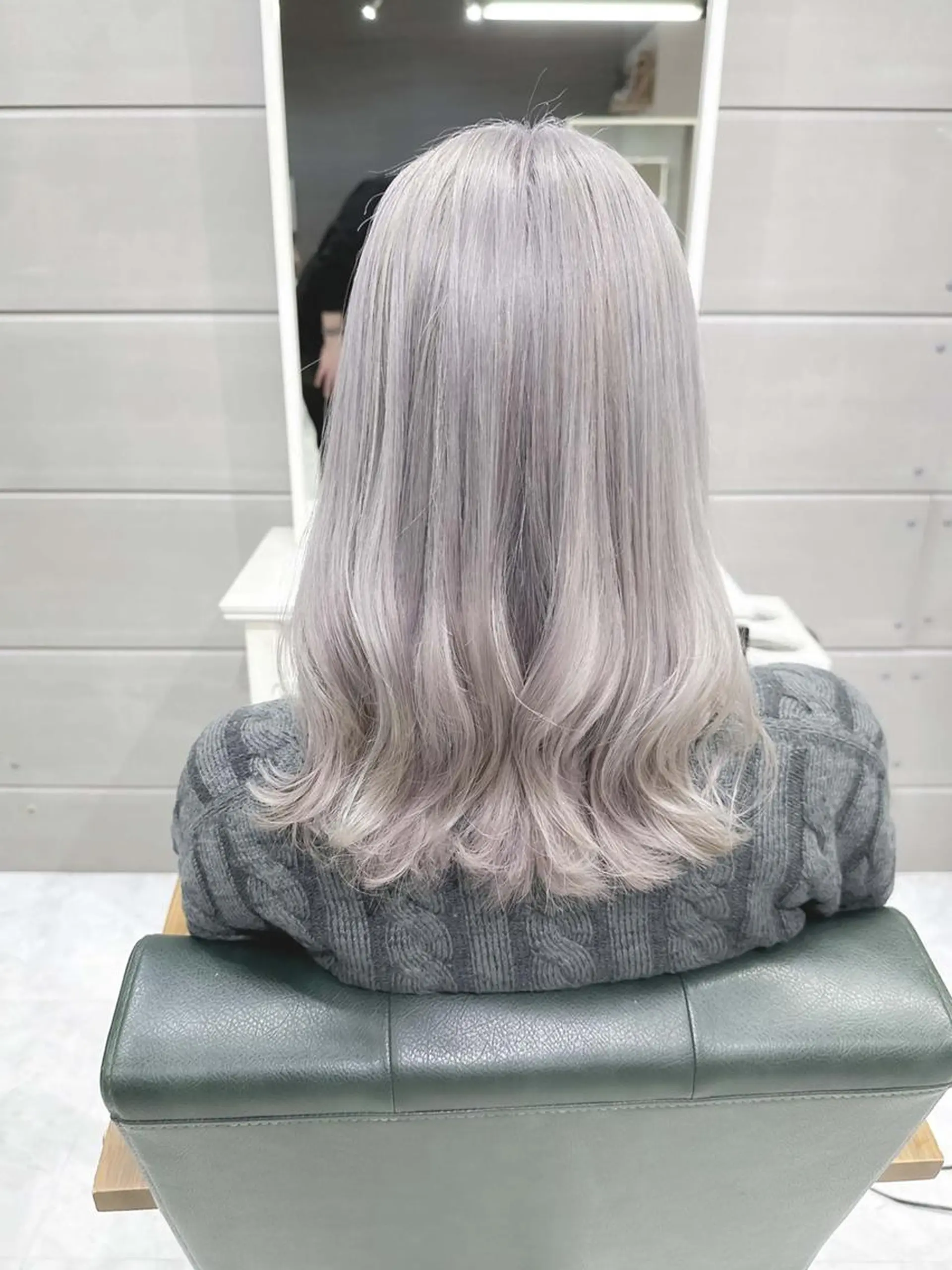 ミディアム カラー ヘアアレンジ ブリーチ ケアブリーチ 透明感カラー デザインカラー ハイトーンカラー 𝐑𝐈𝐍𝐊𝐀 🐷🖤のヘアスタイル