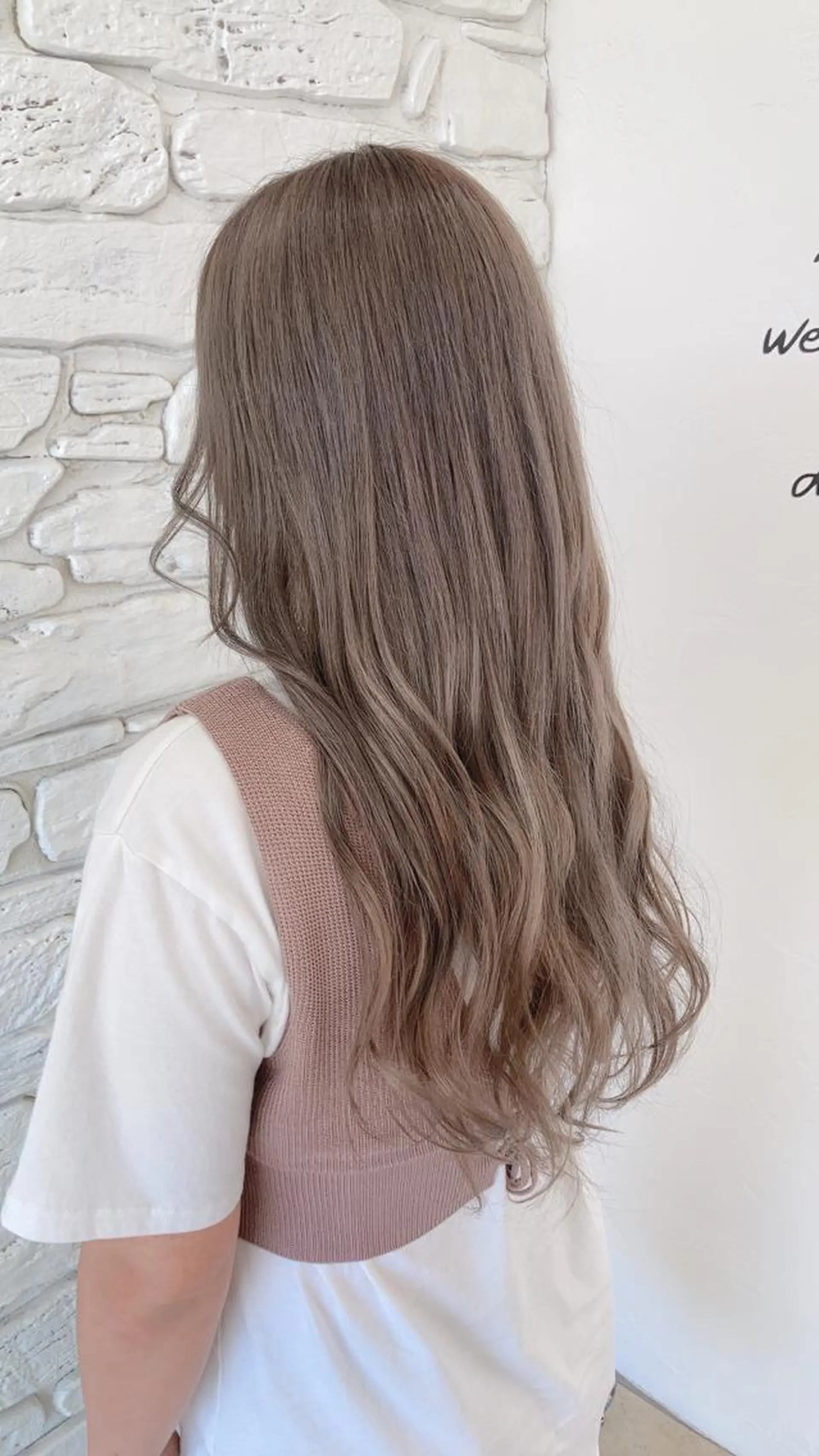 ロング カラー グレージュ ミルクティーグレージュ 浅岡 のどかのヘアスタイル