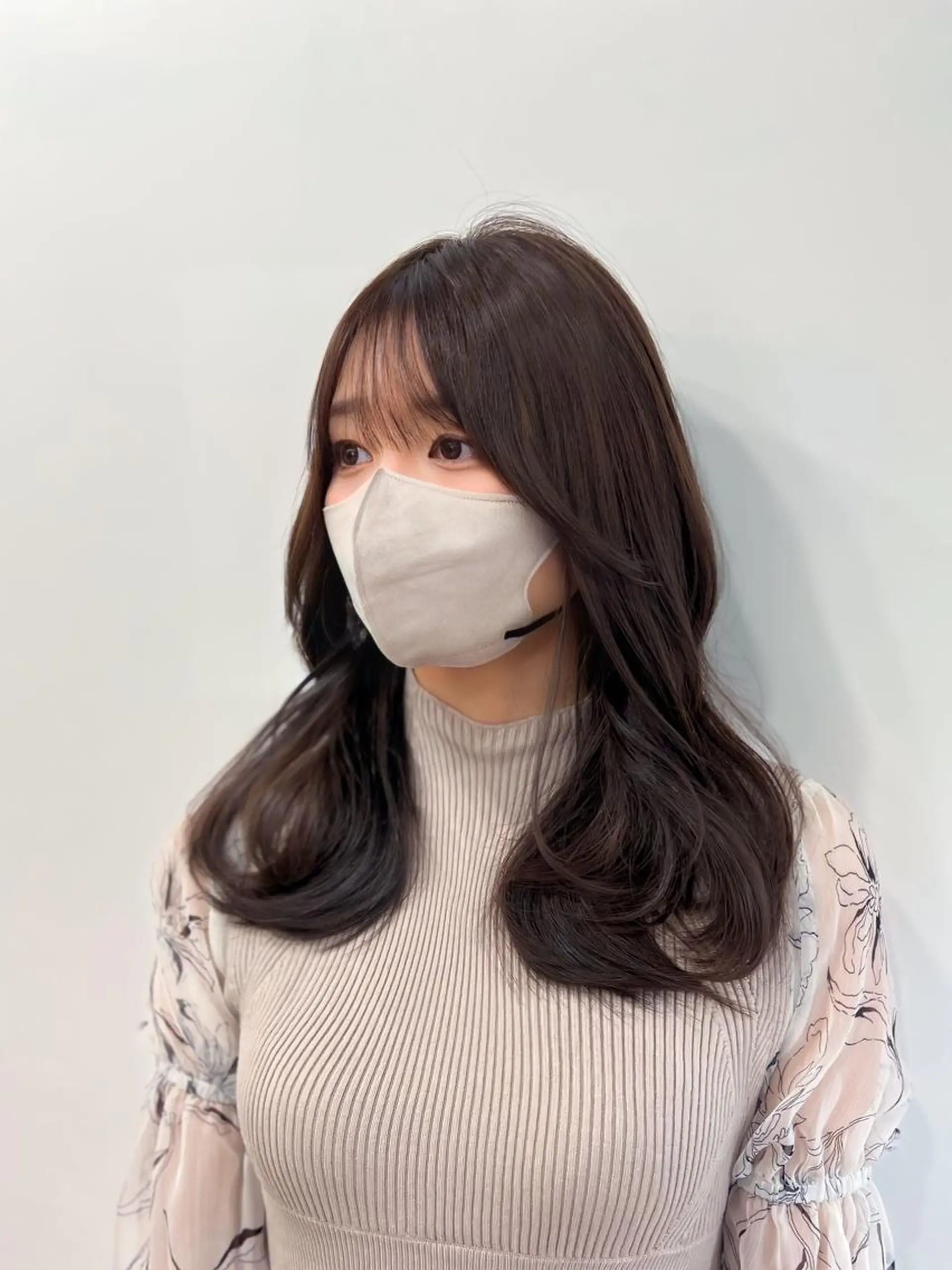 セミロング カラー パーマ ヘアアレンジ メンズ キッズ ネイル マツエク・マツパ アイブロウ メンズインナーカラー メンズ韓国風 黒髪 ブルーカラー ブルーブラック カット ヘアカラー トリートメント 武田涼レイヤーカット 髪質改善×縮毛矯正のヘアスタイル