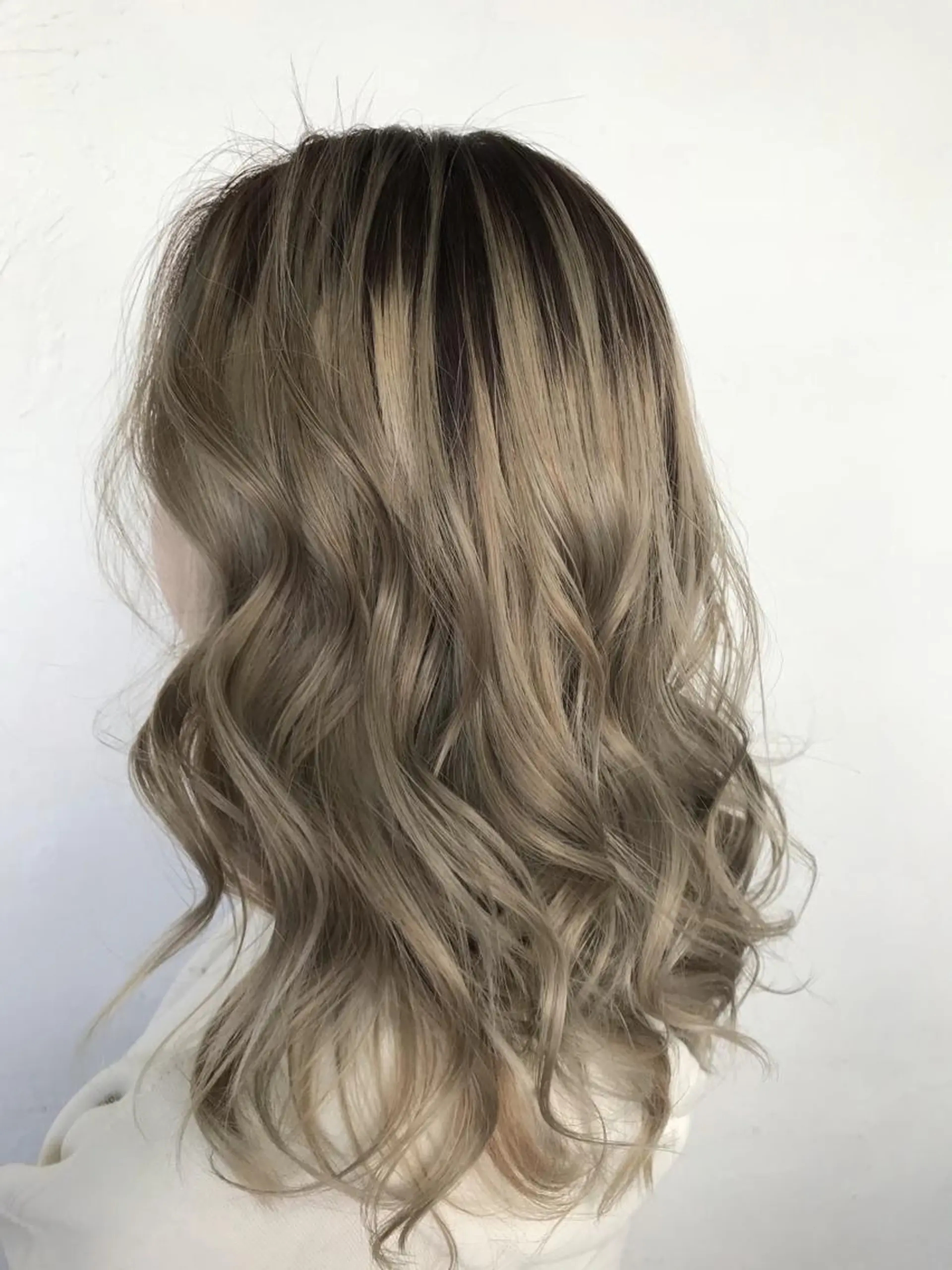 ミディアム カラー ベージュカラー グラデーションカラー 伊藤 優希のヘアスタイル