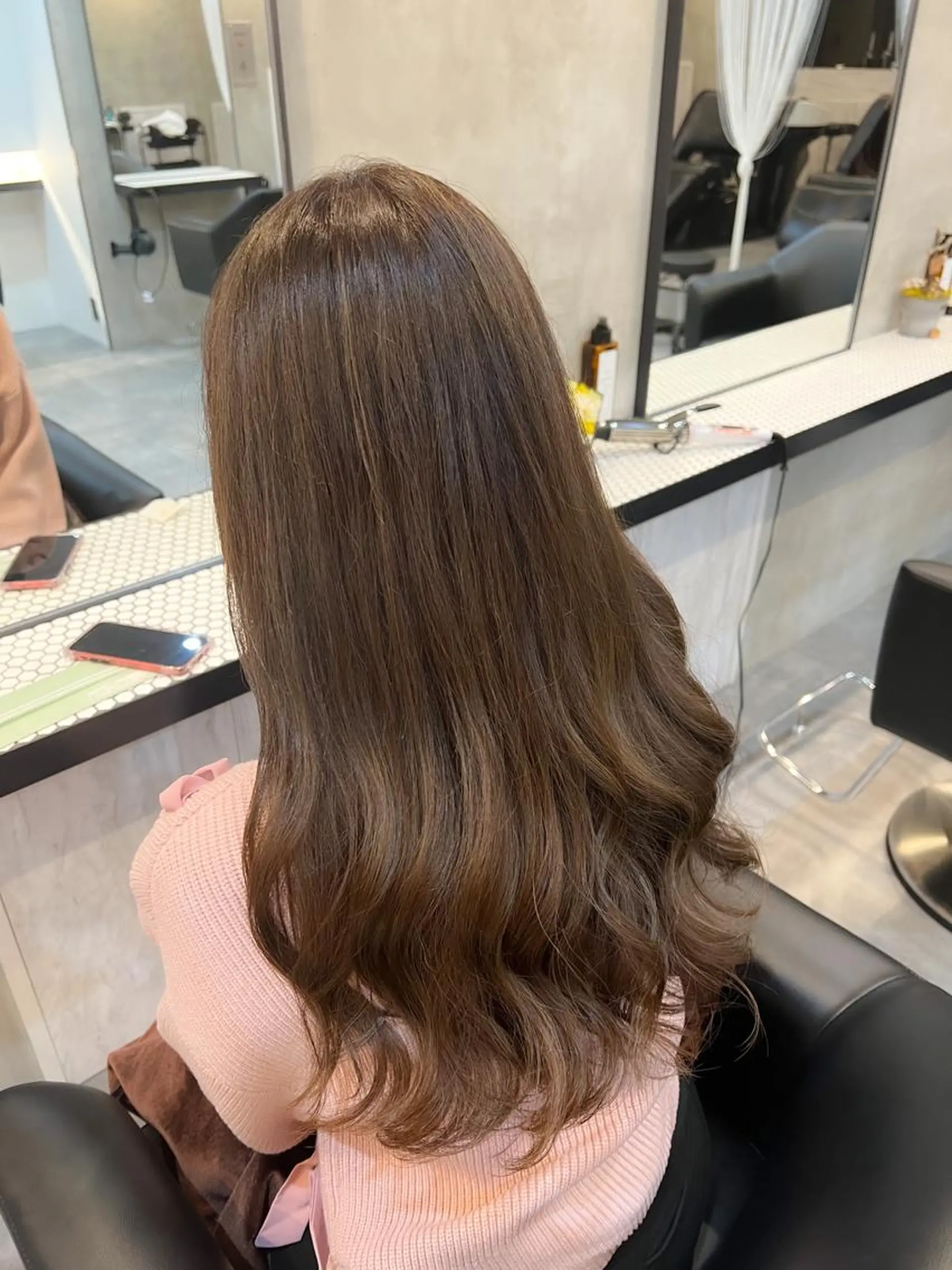 ロング カラー ベージュカラー オリーブベージュ ヘアカラー トリートメント 工藤 梨花のヘアスタイル