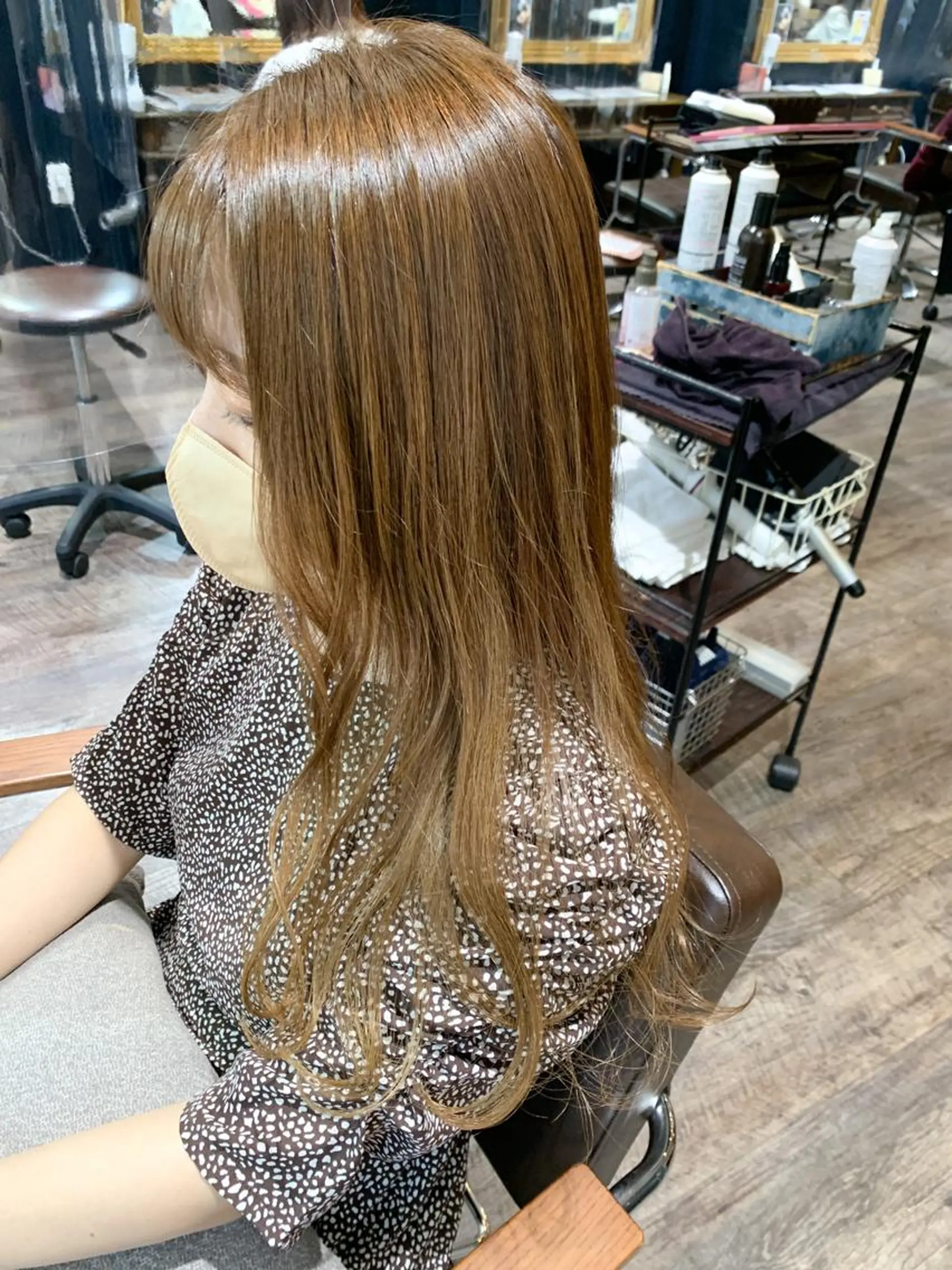 ロング カラー ベージュカラー ブリーチ ハイトーンカラー ブリーチなしカラー オリーブベージュ GO TODAY  SHAIR SALON 梅田NU茶屋町店所属・田中成美/レイヤー カット/透明感カラーのヘアスタイル