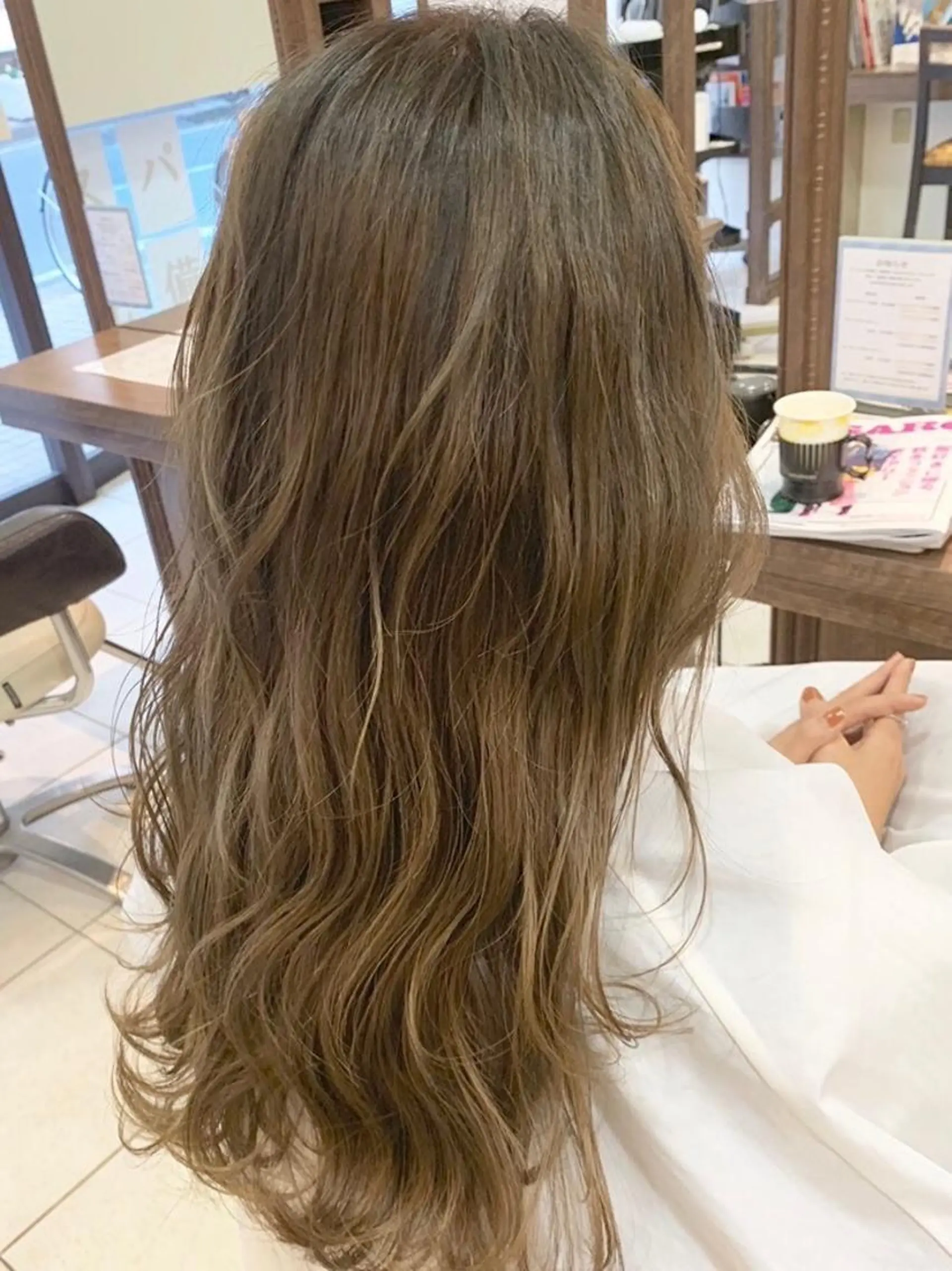 カラー 小林 香のヘアスタイル
