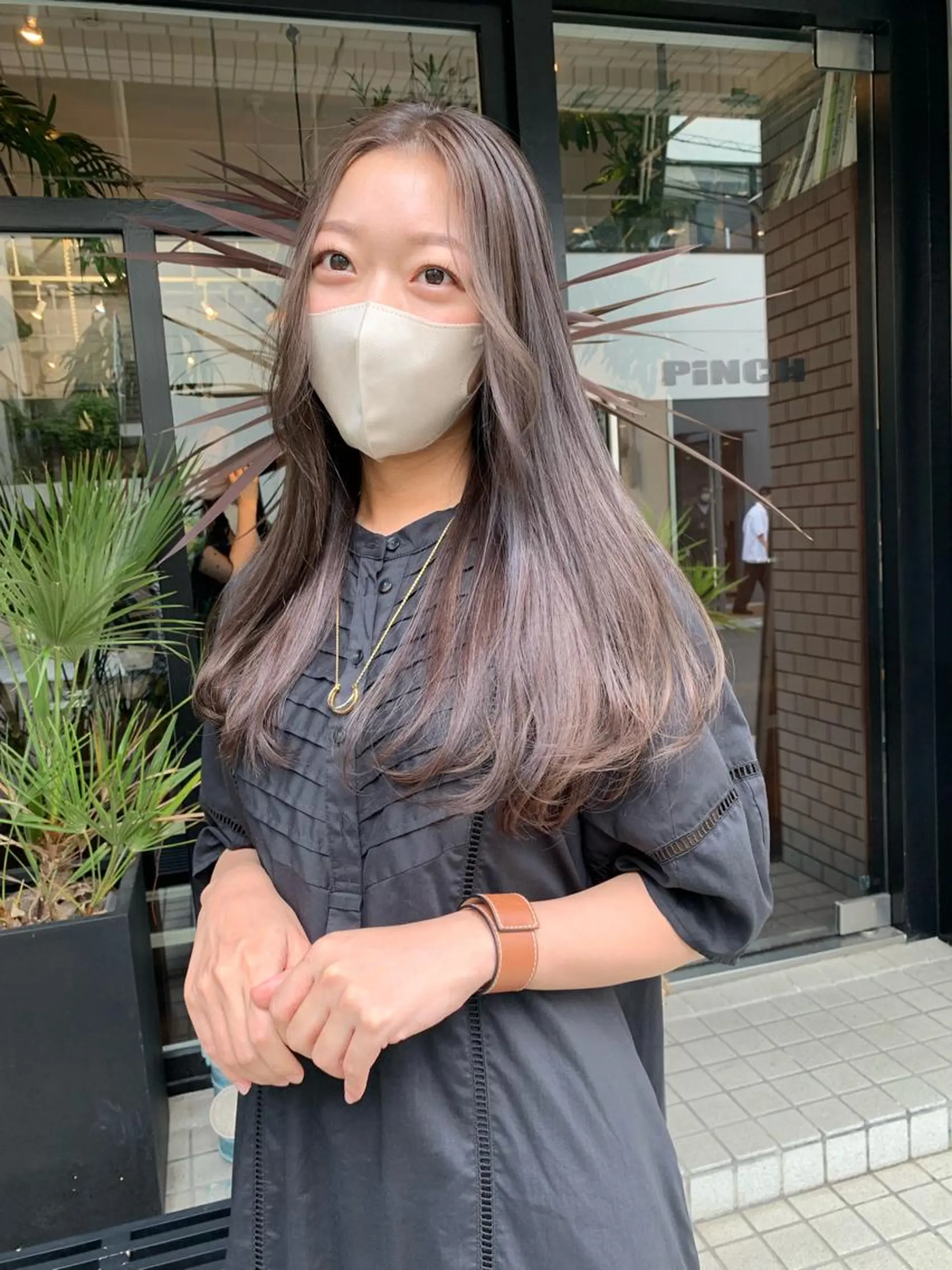 ロング カラー アッシュ 透明感カラー 髪質改善 レイヤーカット カット ヘアカラー トリートメント ヘッドスパ 柔らかブラウン/顔周 りレイヤー♡ユウシのヘアスタイル