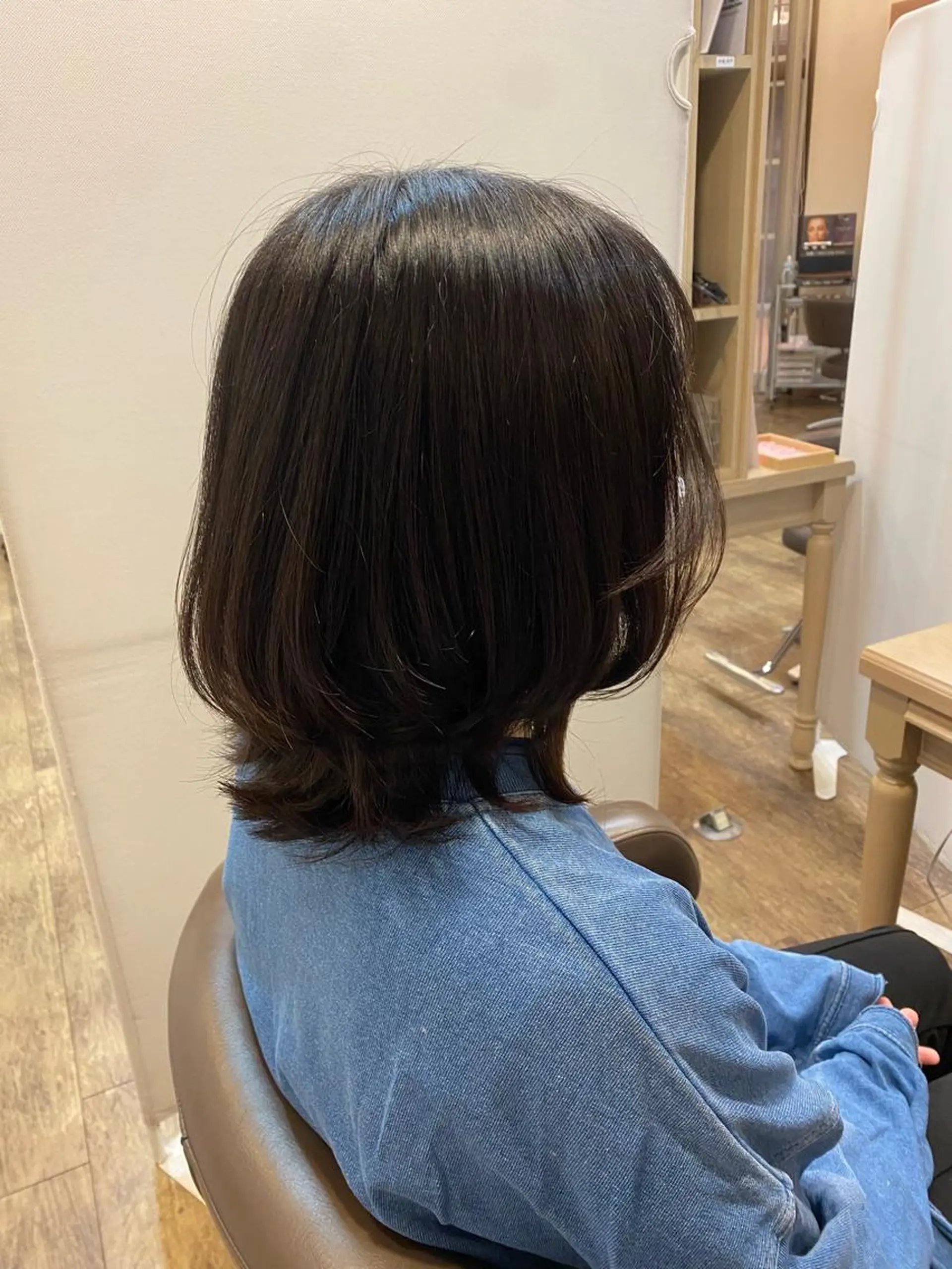 セミロング レイヤーカット 長嶋 花梨のヘアスタイル