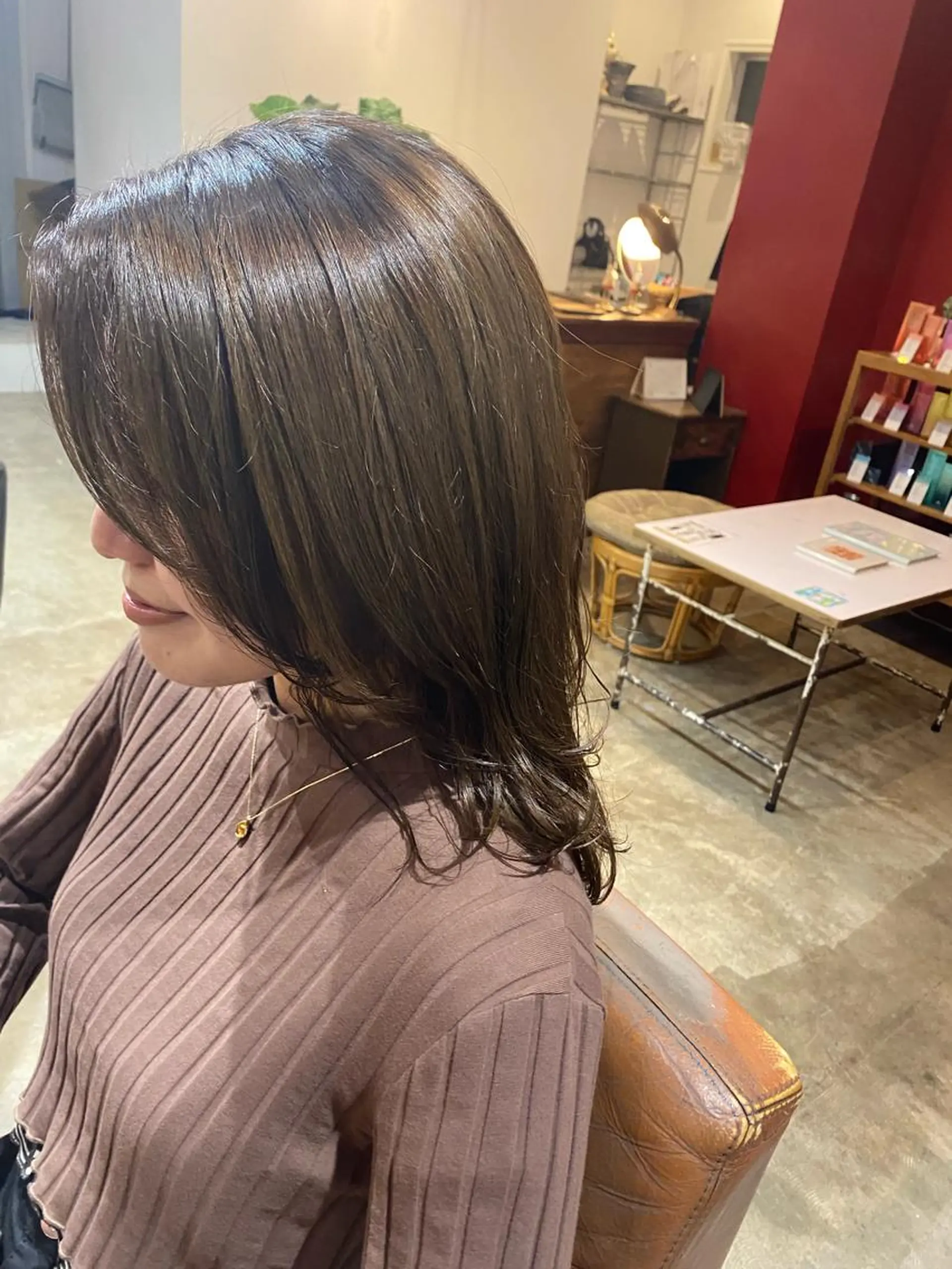 ミディアム 小日向 沙織のヘアスタイル