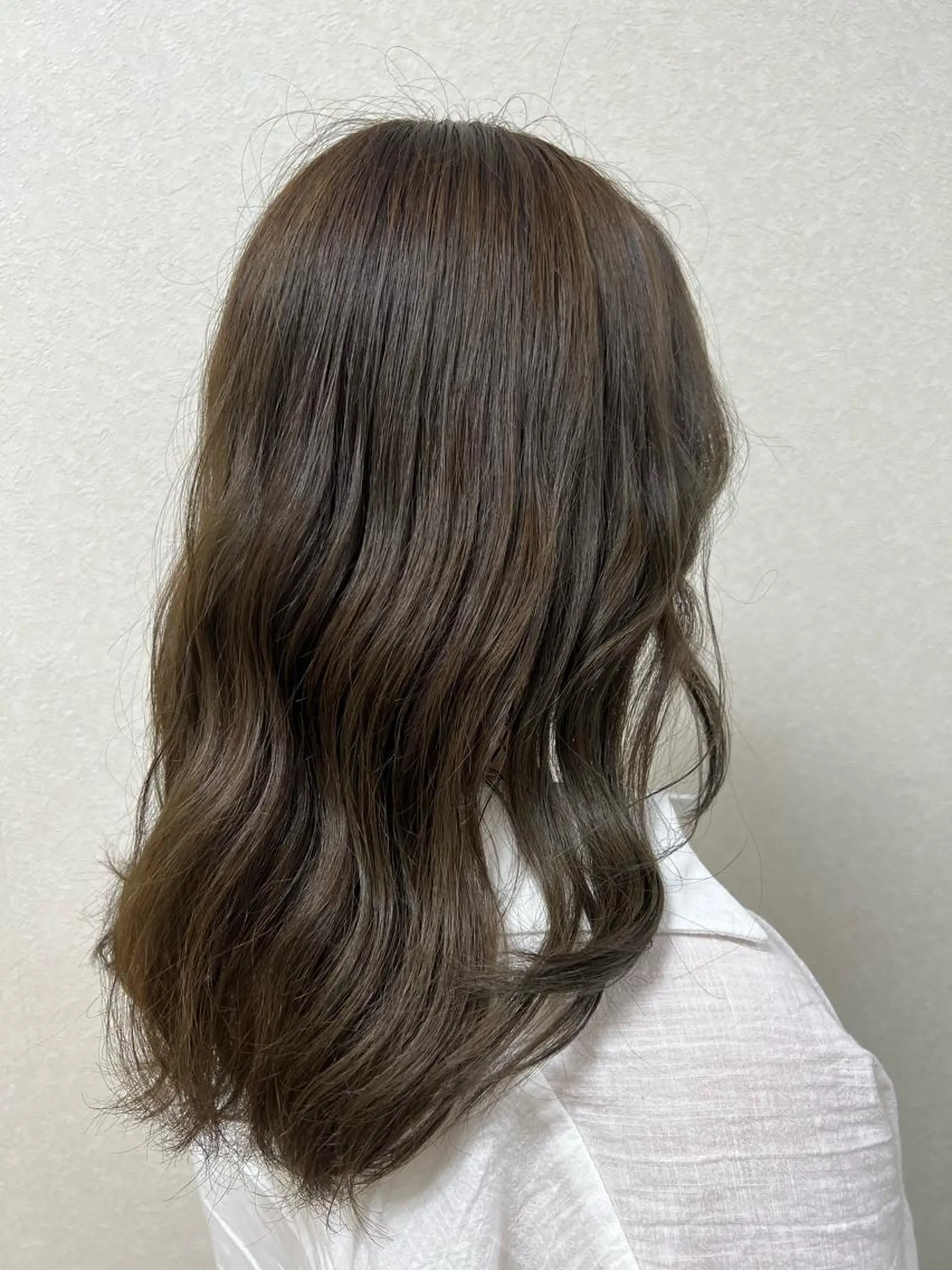 セミロング カット ヘアカラー あおい/透明感 /ハイトーンのヘアスタイル