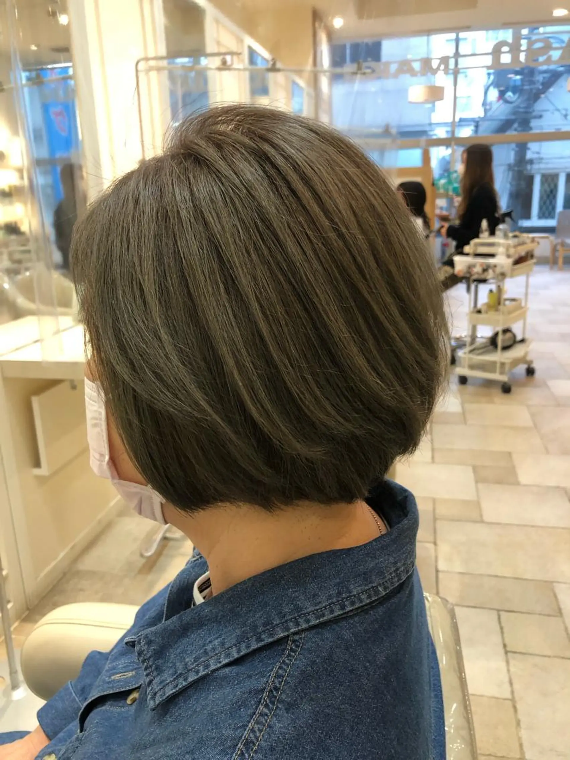 ショート カラー 須賀 一美のヘアスタイル