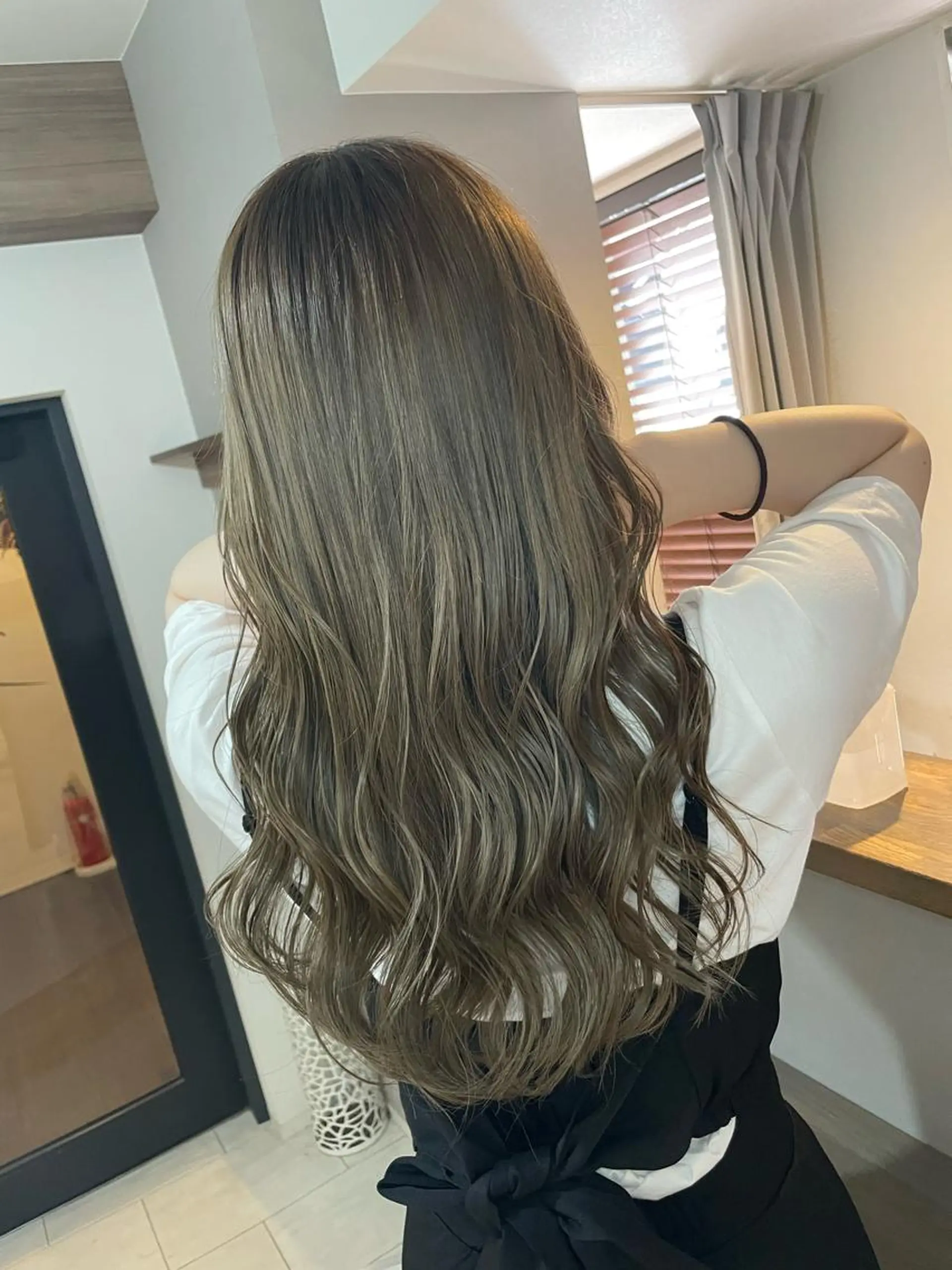 ロング カラー バレイヤージュ レイヤーカット カット ヘアカラー ギャルの革命児 秀斗のヘアスタイル