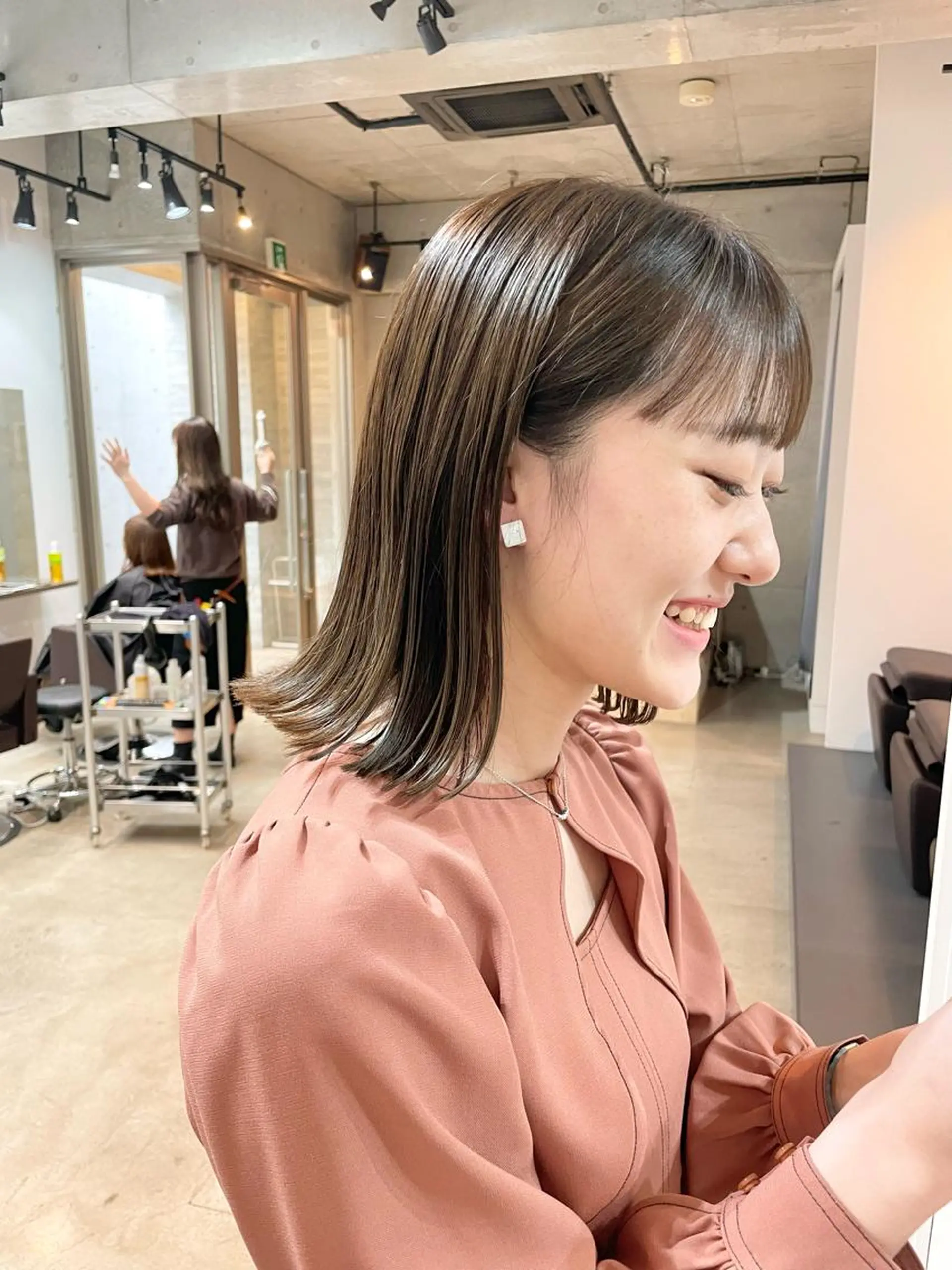 ミディアム カラー ベージュカラー カット ヘアカラー トリートメント 【arc】Ruri コテ巻き風パーマのヘアスタイル