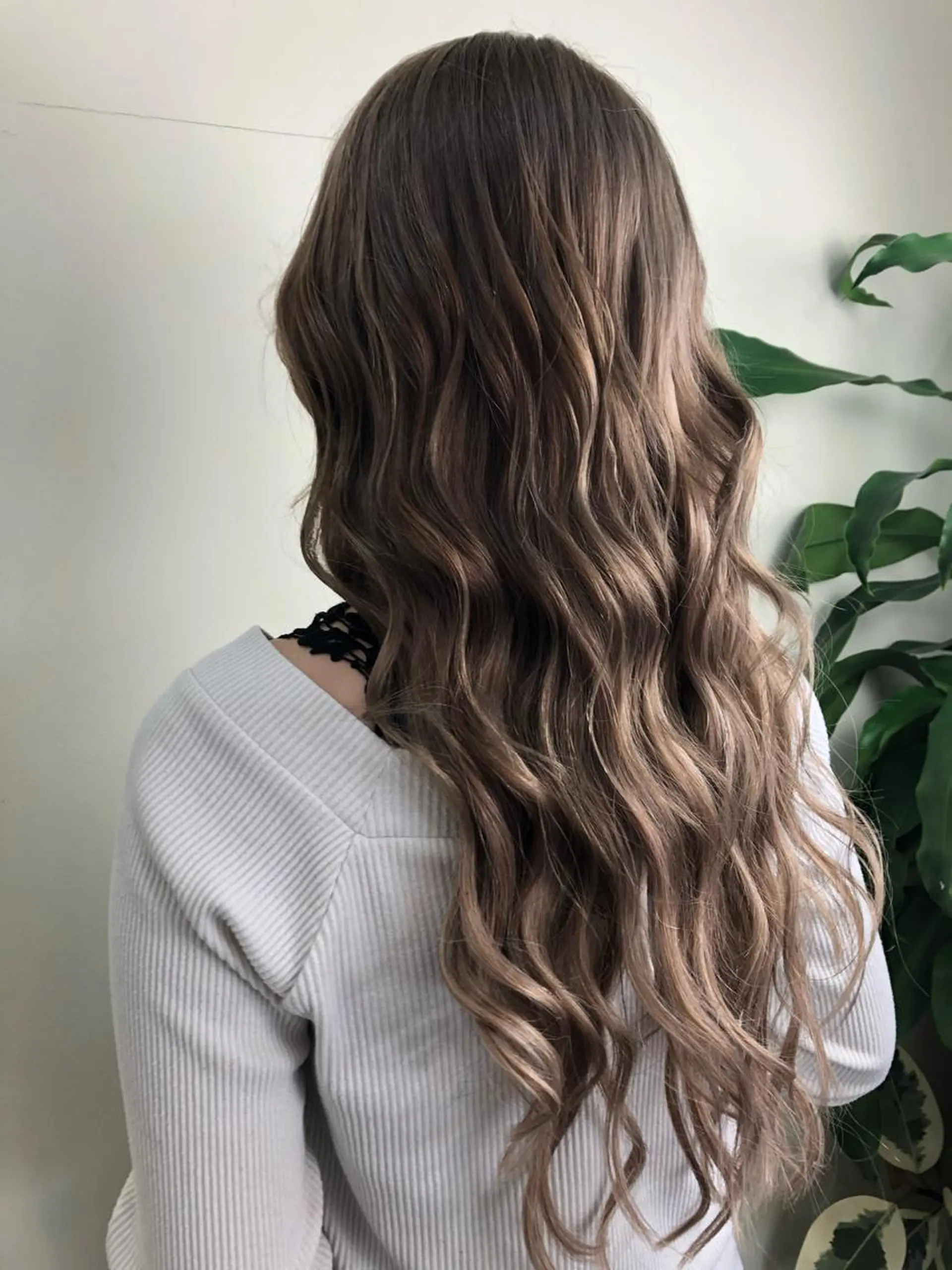 カラー バレイヤージュ ブリーチ ケアブリーチ ダブルカラー イヤリングカラー 戸川 紗良のヘアスタイル