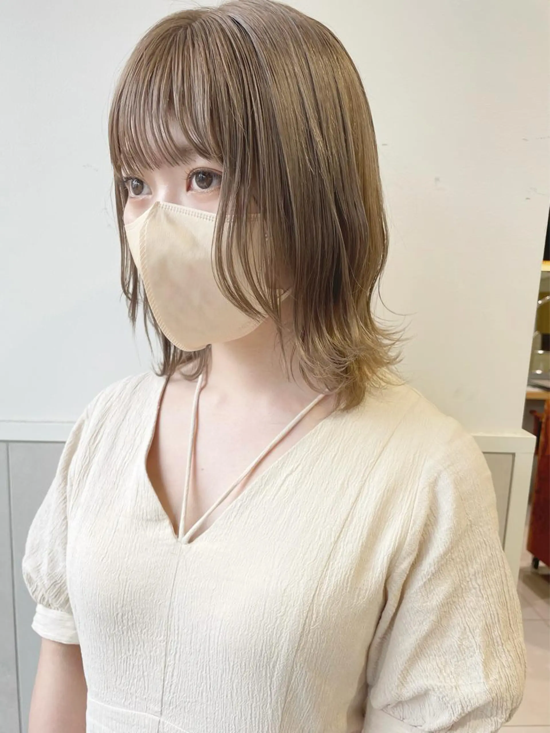 ミディアム カラー ベージュカラー ミルクティーベージュ カット ヘアカラー 齋藤 咲のヘアスタイル