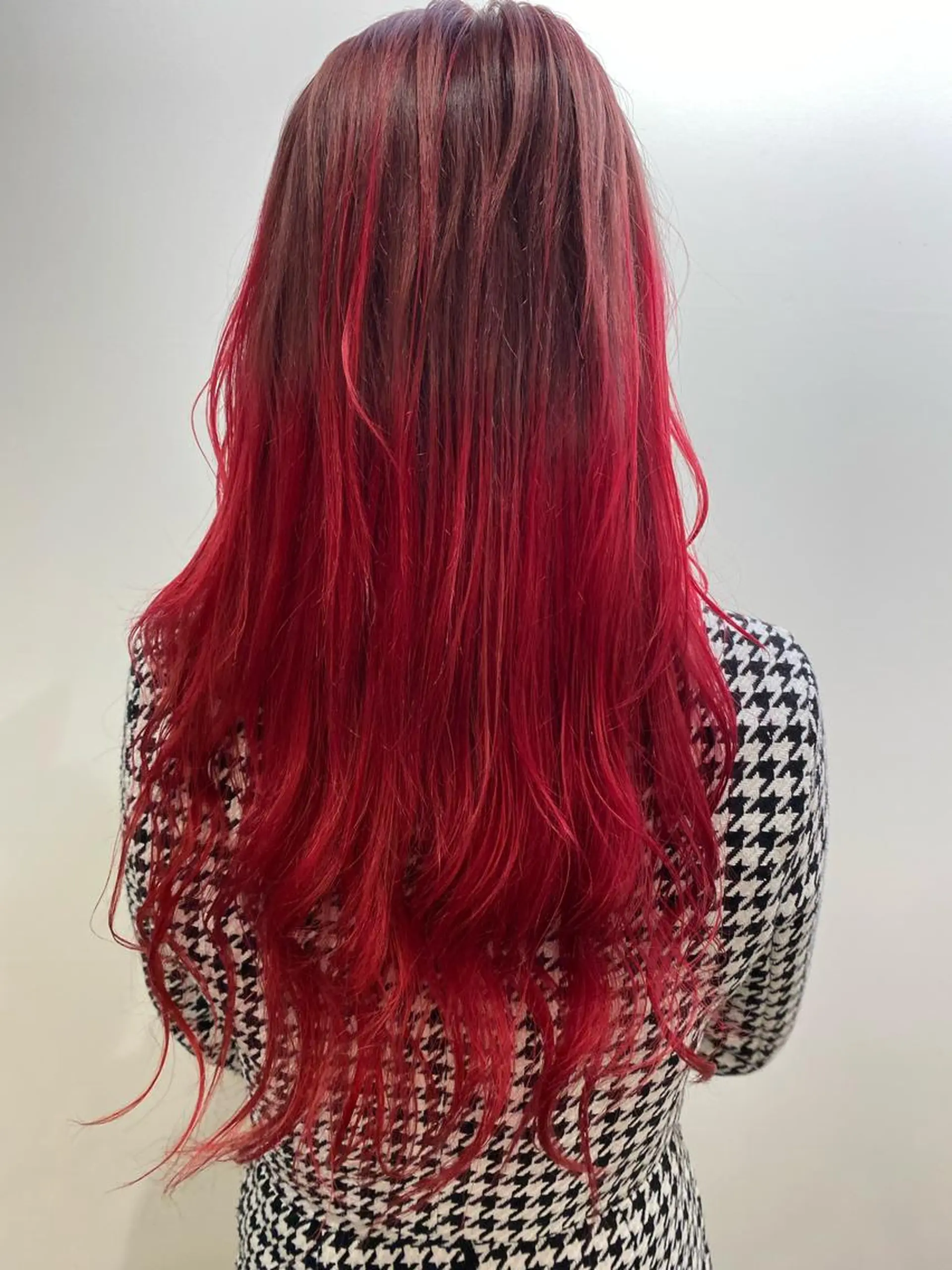 ロング カラー ラベンダーカラー ピンクカラー ピンクラベンダー レッドカラー ハイライト/ブリーチ バレイヤージュ関佳祐のヘアスタイル