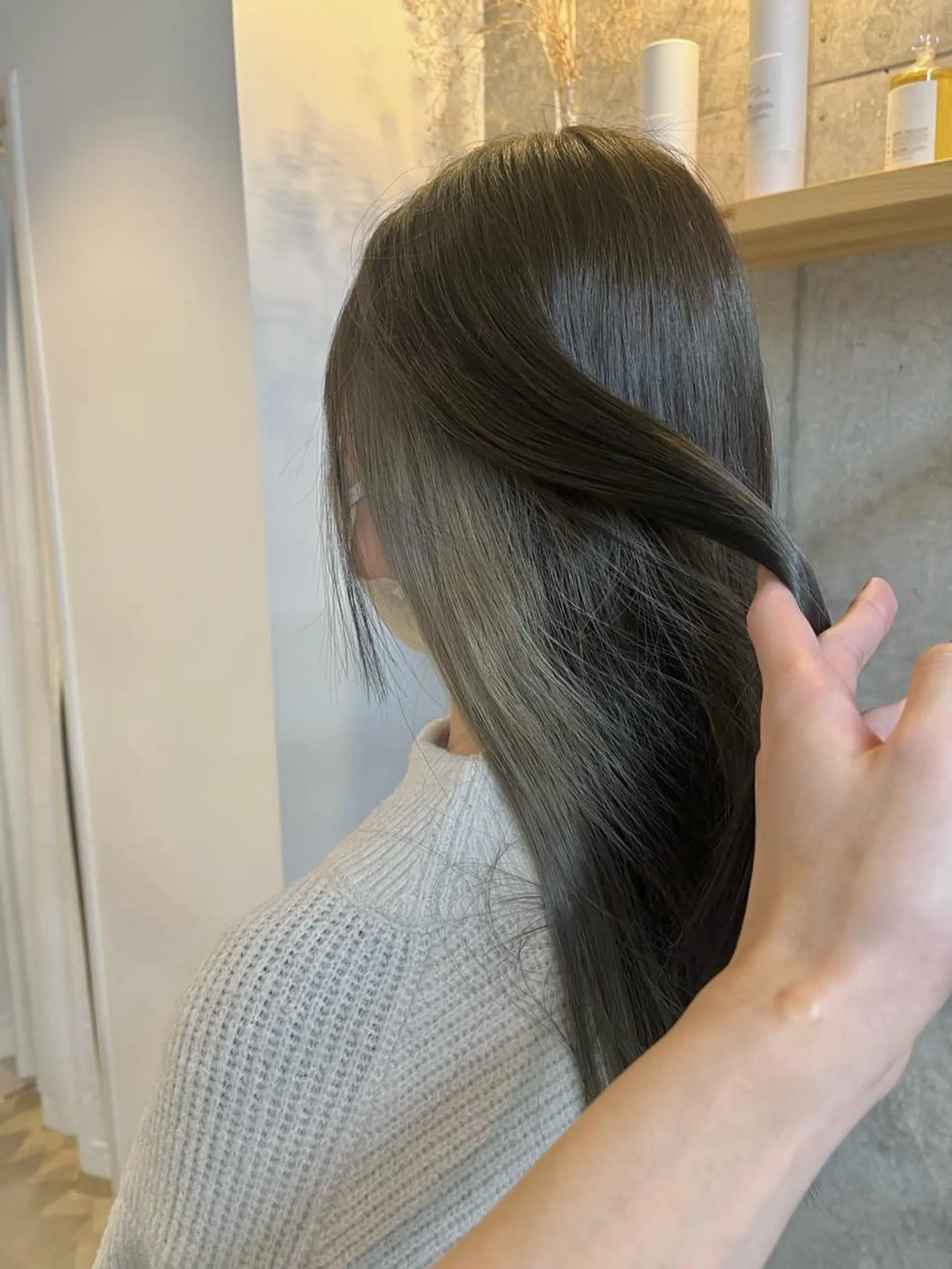 セミロング カラー ハイトーンカラ ー/小川のヘアスタイル