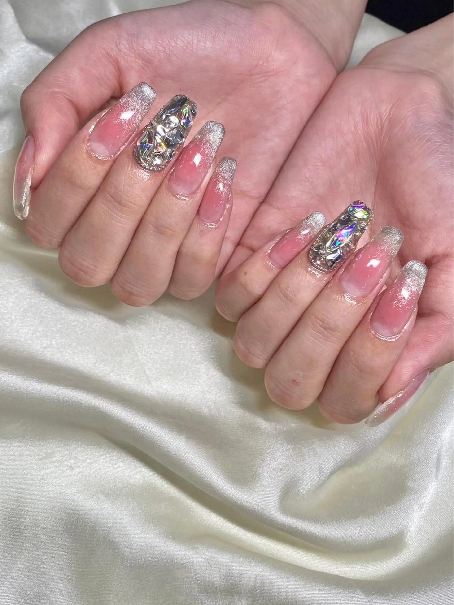 ネイル マツエク・マツパ アイブロウ 眉カラー 韓国風マツエク パリジェンヌラッシュリフト まつげパーマ ワンホンマツエク ハンドネイル Nail&eye Belire 新宿のネイルデザイン