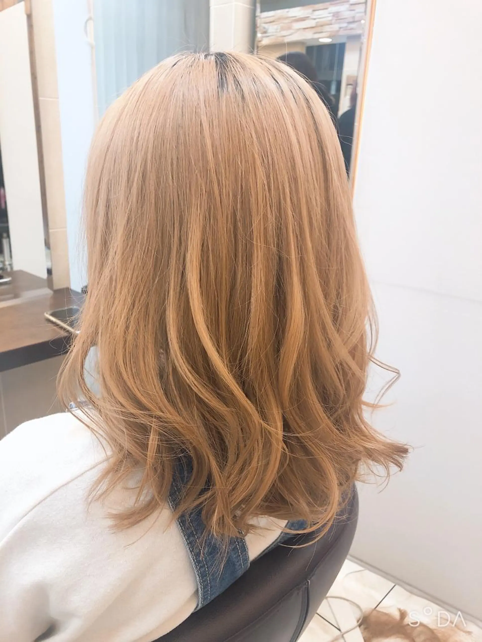 セミロング 佐久間 凪沙のヘアスタイル
