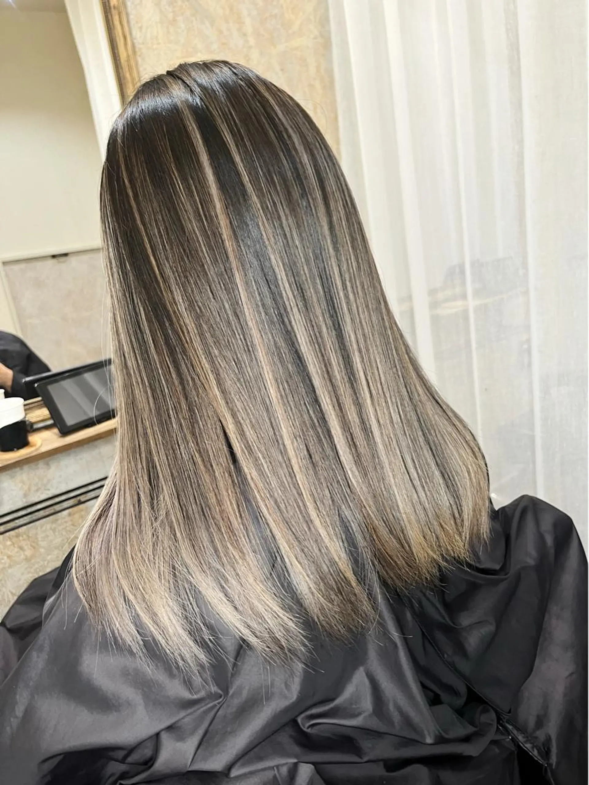 セミロング ヘアカラー トリートメント Tsuyoki .のヘアスタイル