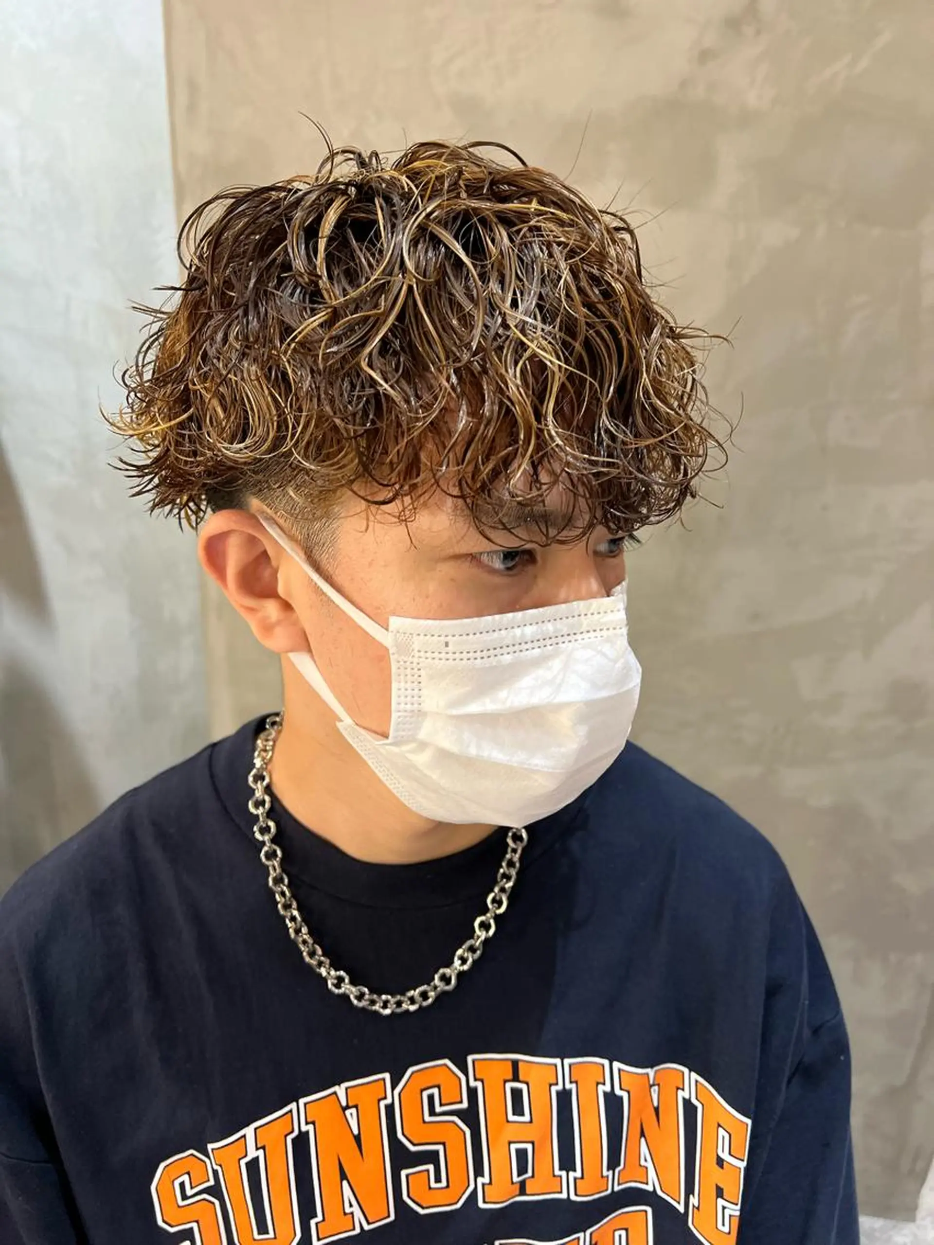 ショート カラー パーマ メンズ メンズハイライト 波巻きパーマ ハイライトカラー ハイライト カット パーマ トリートメント fifth JINGUMAE所属・波巻きスパイラルパー マ/シャドウパーマ駿のヘアスタイル