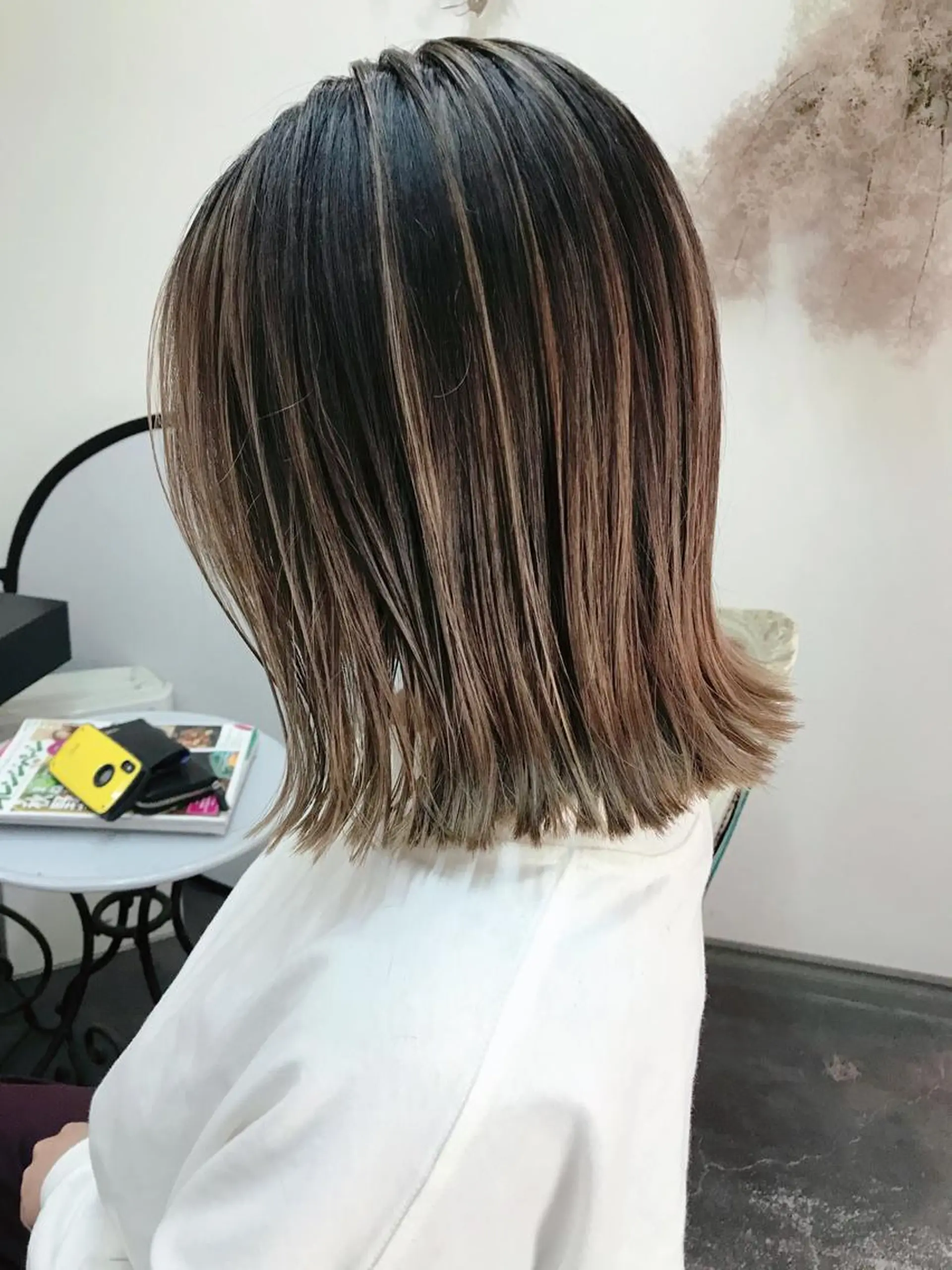 ショート カラー ヘアアレンジ お団子ヘア 結婚式・ブライダル 切りっぱなしボブ バレイヤージュ デザインカラー Mariana/ 鶴原-ハイライトのヘアスタイル