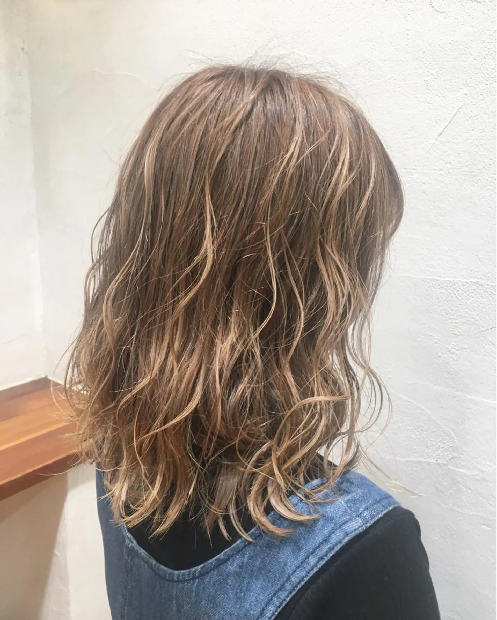 ミディアム カラー ベージュカラー ハイライトカラー ミルキーベージュ ハイライト カットが得意 🫧ショートボブ🫧のヘアスタイル