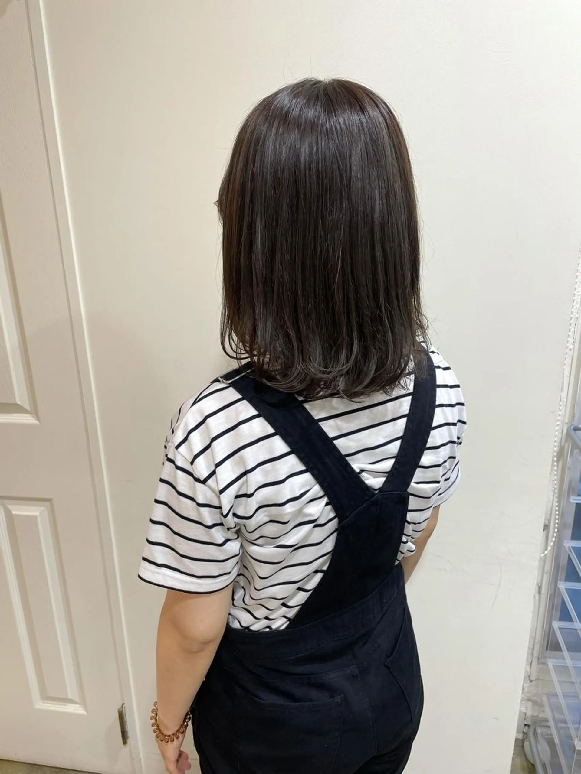 ミディアム カラー カット ヘアカラー トリートメント MIOベージュカラー 柔らかいカラーのヘアスタイル