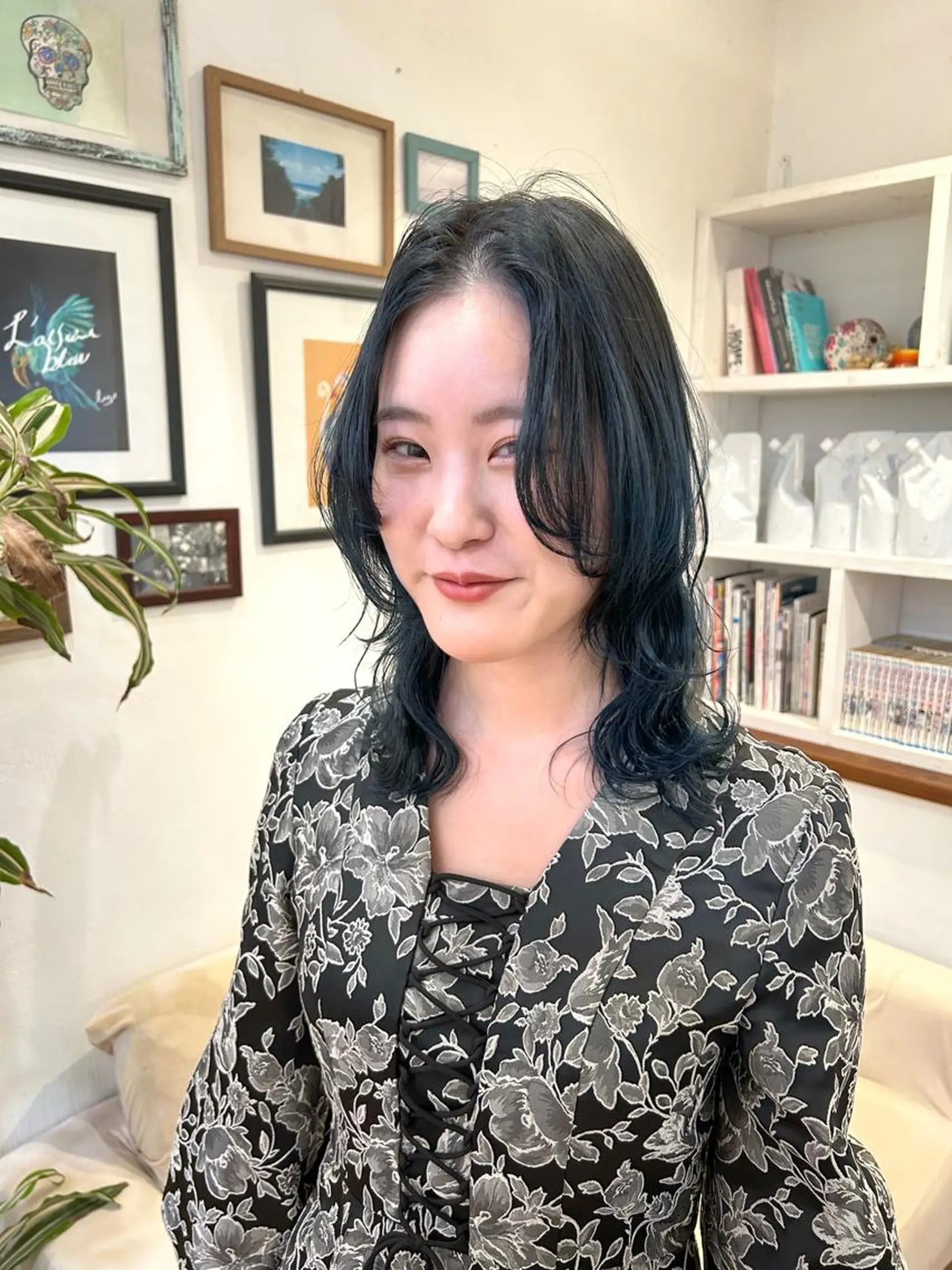 ミディアム カラー ウルフカット ✂︎店長✂︎ ちさきのヘアスタイル