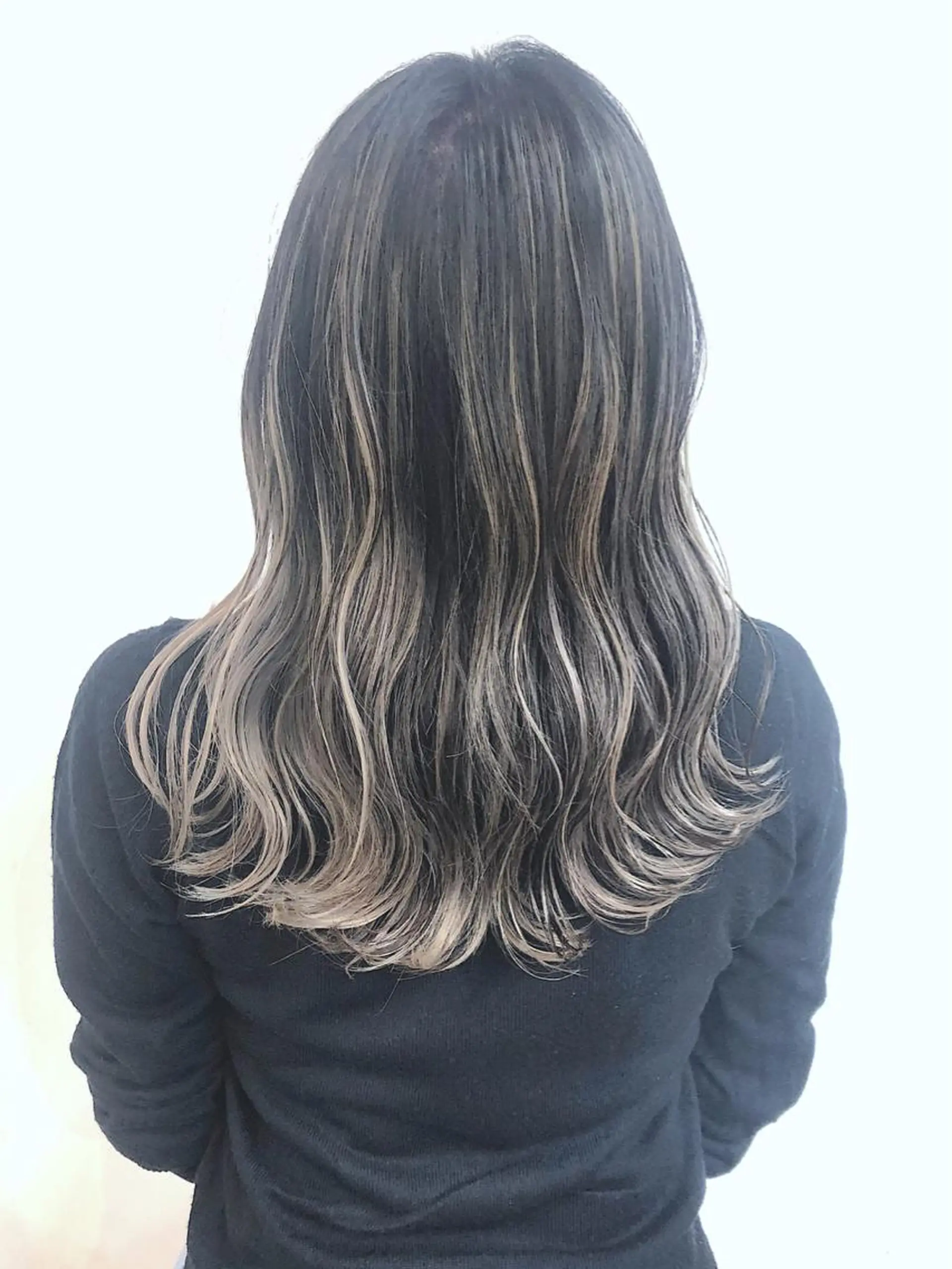 ミディアム カラー バレイヤージュ ハイライトカラー ハイライト レイヤーカット カットが得意 🫧ショートボブ🫧のヘアスタイル