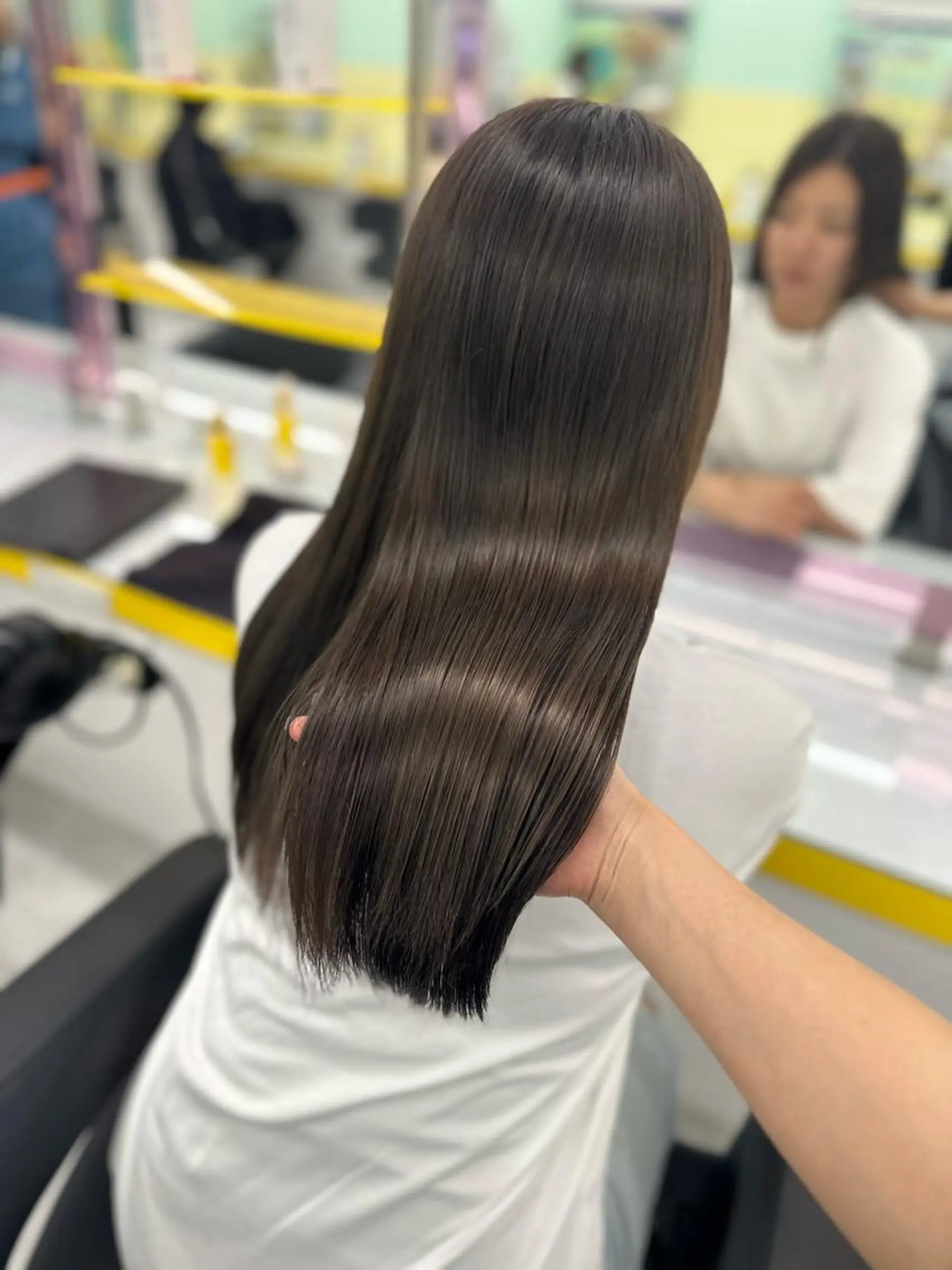 ロング カラー グレージュ オリーブグレージュ オリーブグレー ヘアカラー トリートメント 🪞ハイトーン🪞 🤍waka🤍のヘアスタイル