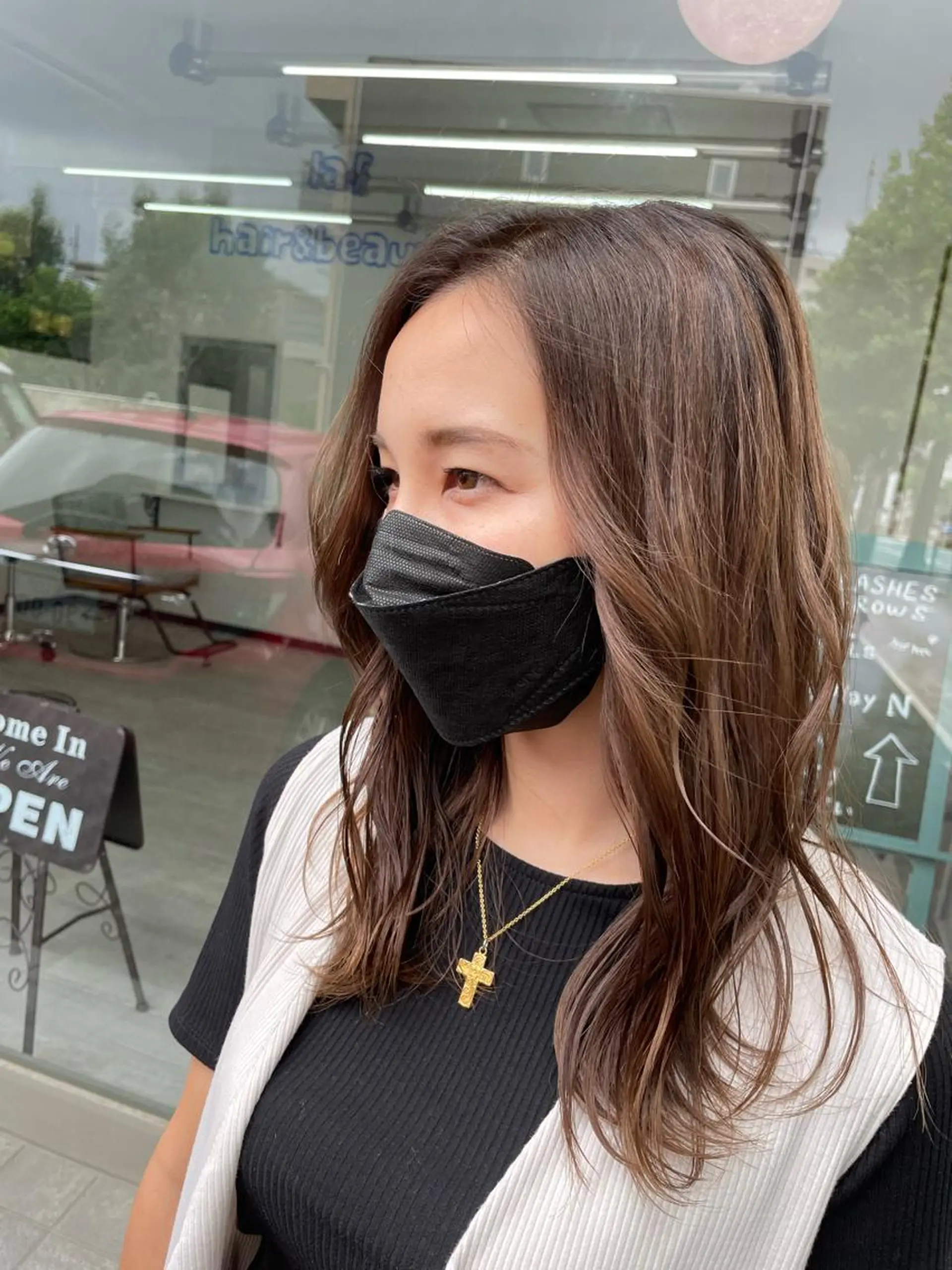 カラー オノ アカネのヘアスタイル