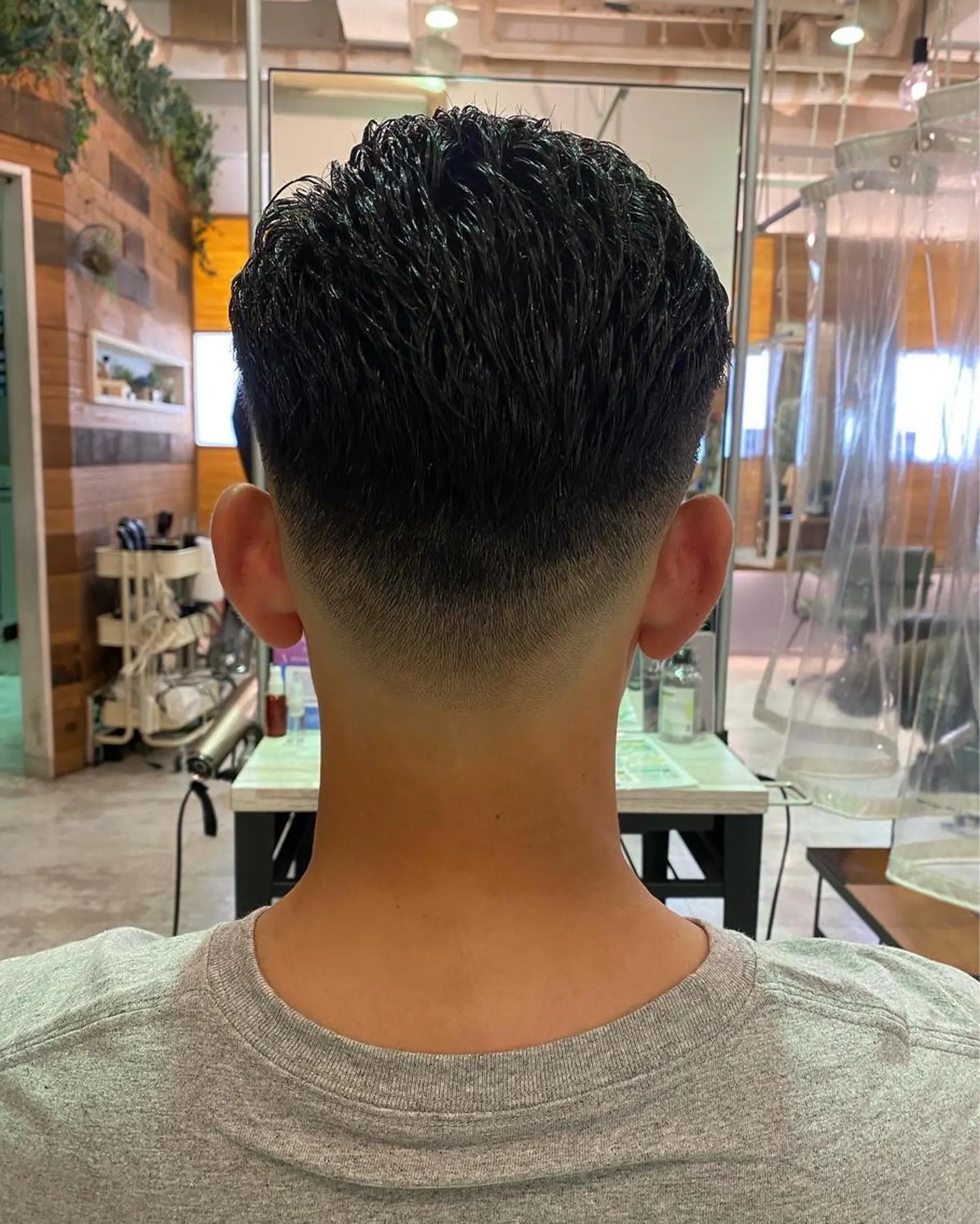 ショート メンズ フェードカット 佐々木 雪菜のヘアスタイル