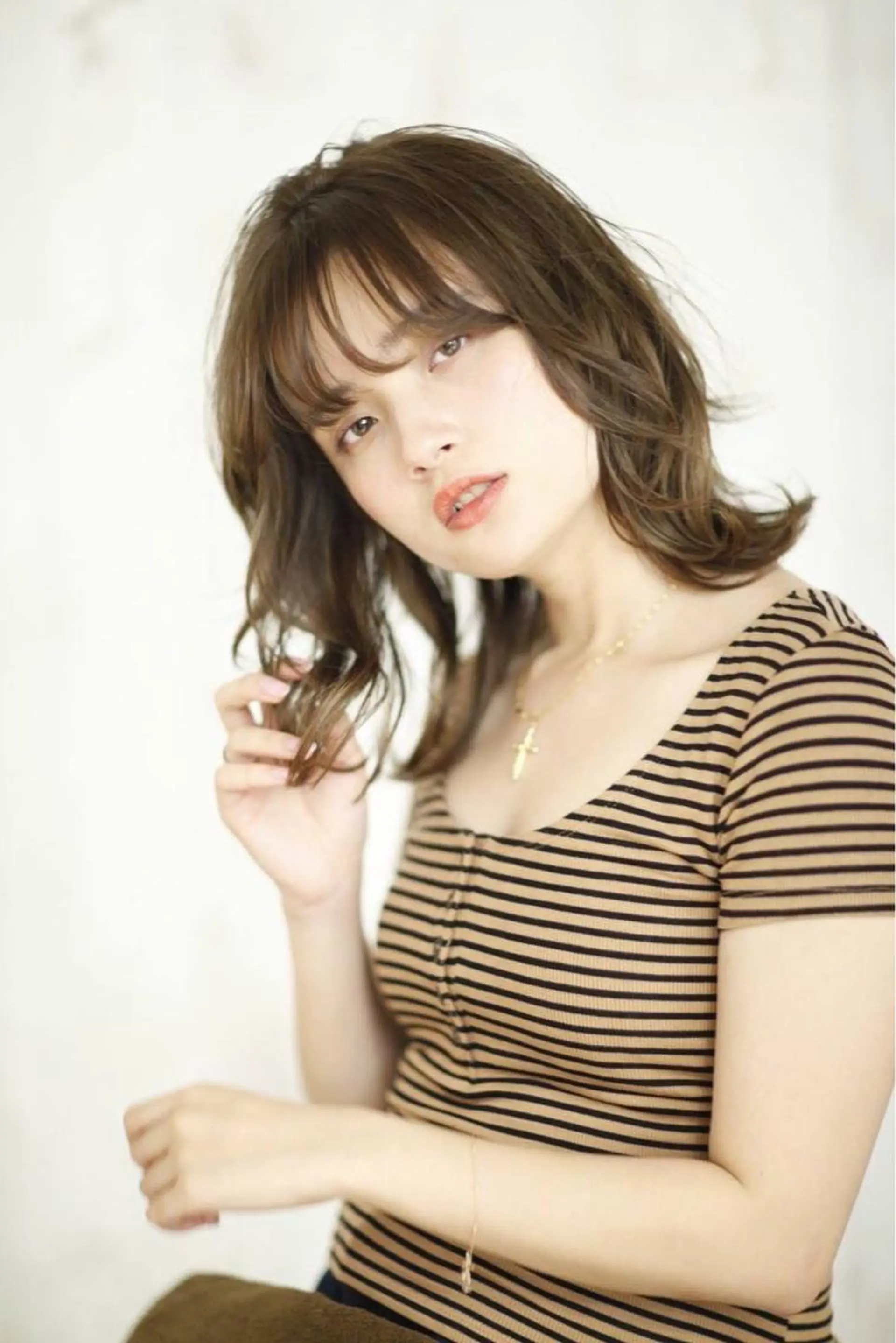 ミディアム 外ハネヘア 山本翔一郎 韓国顔周りレイヤーのヘアスタイル