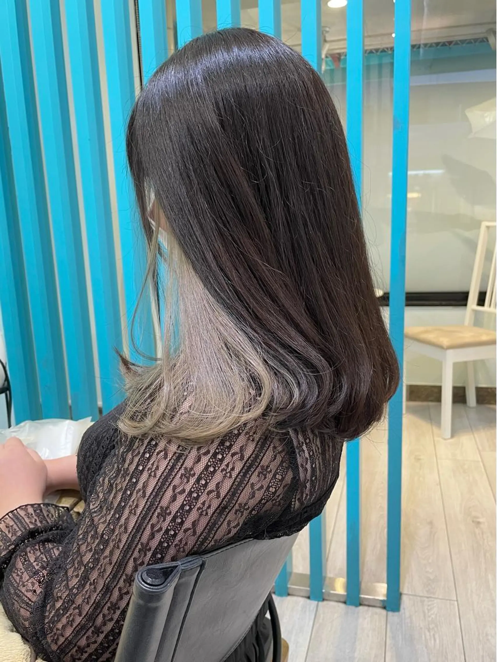 セミロング カラー ベージュカラー ホワイトベージュ 佐藤 魁人のヘアスタイル