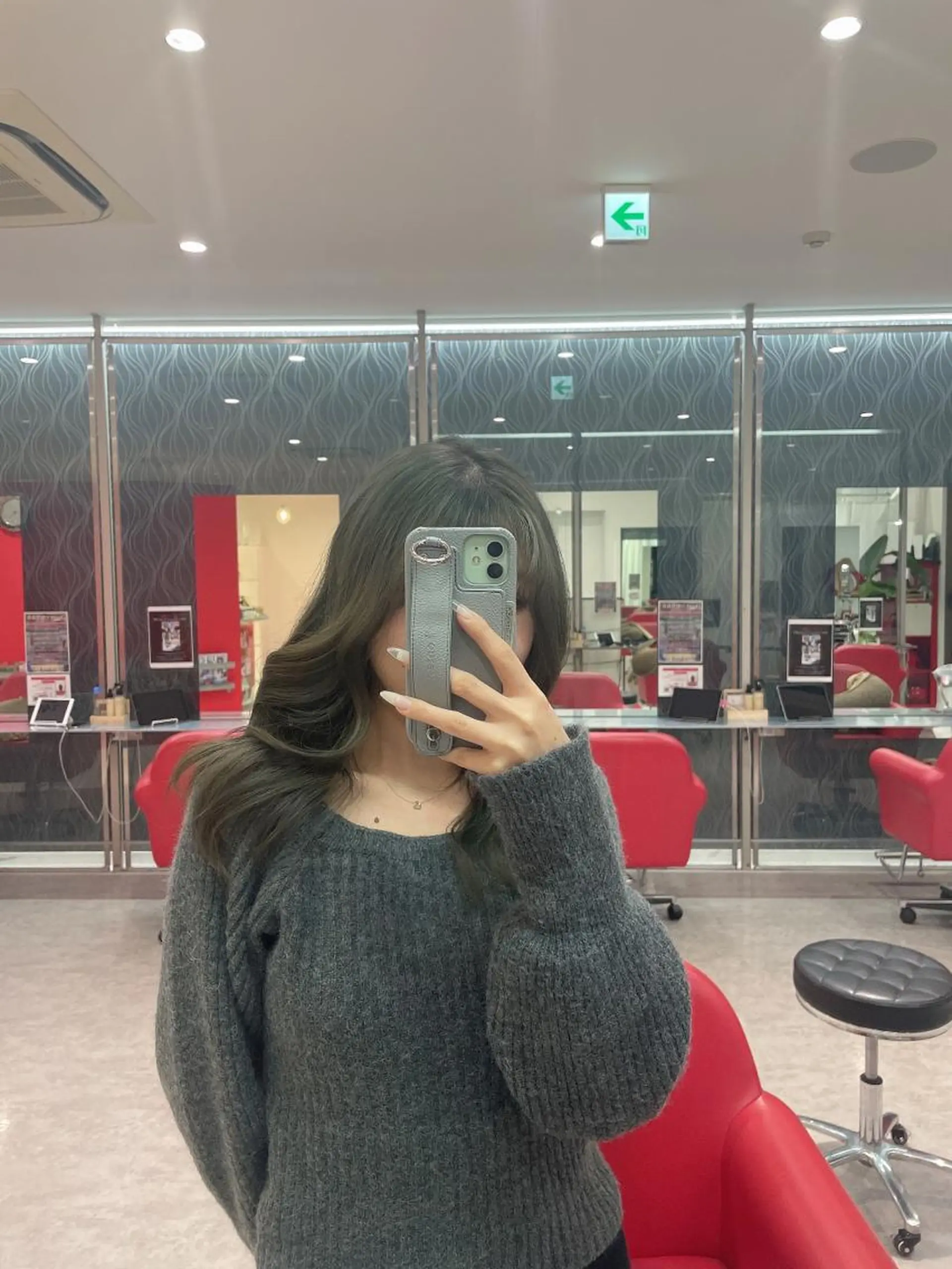 ロング カラー ブリーチ 透明感カラー グレージュ オリーブグレージュ オリーブグレー Merlyosaka所属・Merlyosaka 早川未来のヘアスタイル