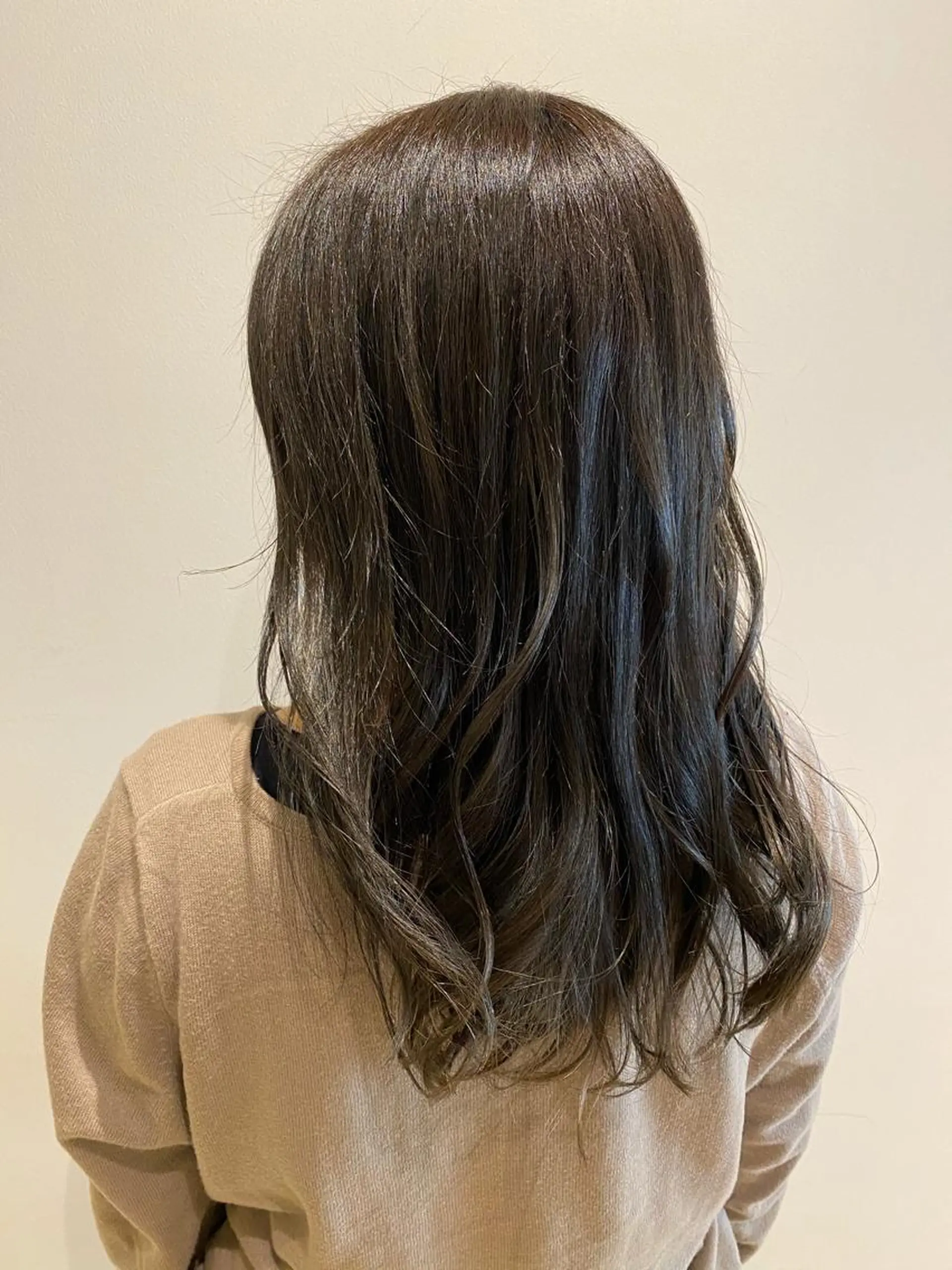 ロング カラー アッシュ アッシュグレー 艶髪🌿美髪 大塚礼乃【西荻窪】のヘアスタイル