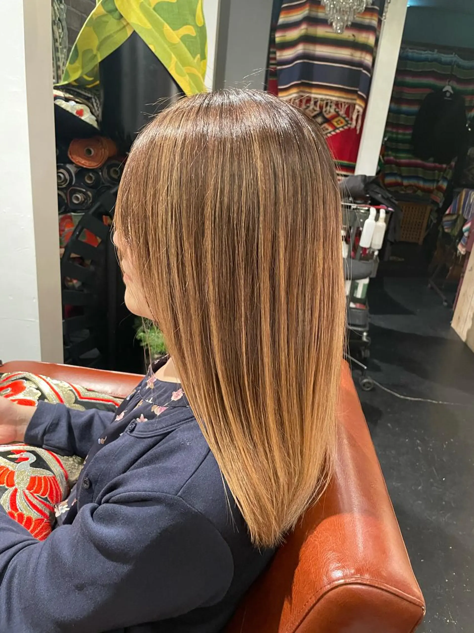 セミロング ハイライト レイヤーカット ヘアカラー アフィロス所属・五十嵐 舞のヘアスタイル