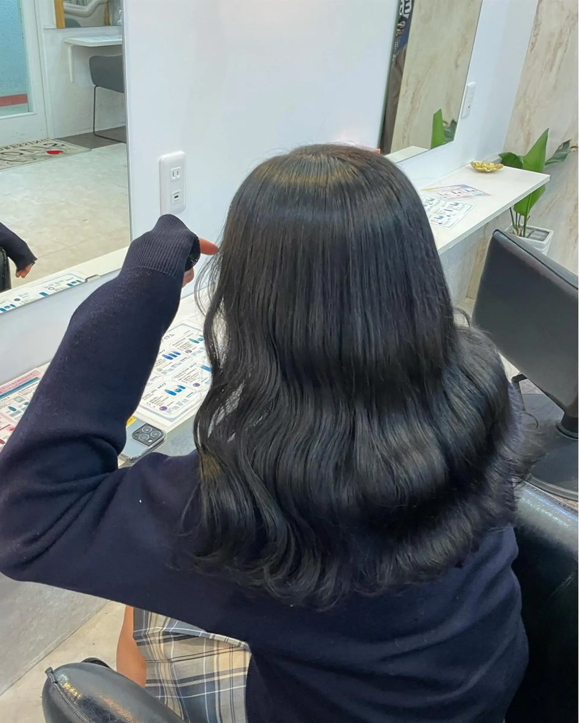 ミディアム カラー なつき/派手髪カラー /艶髪カラーのヘアスタイル