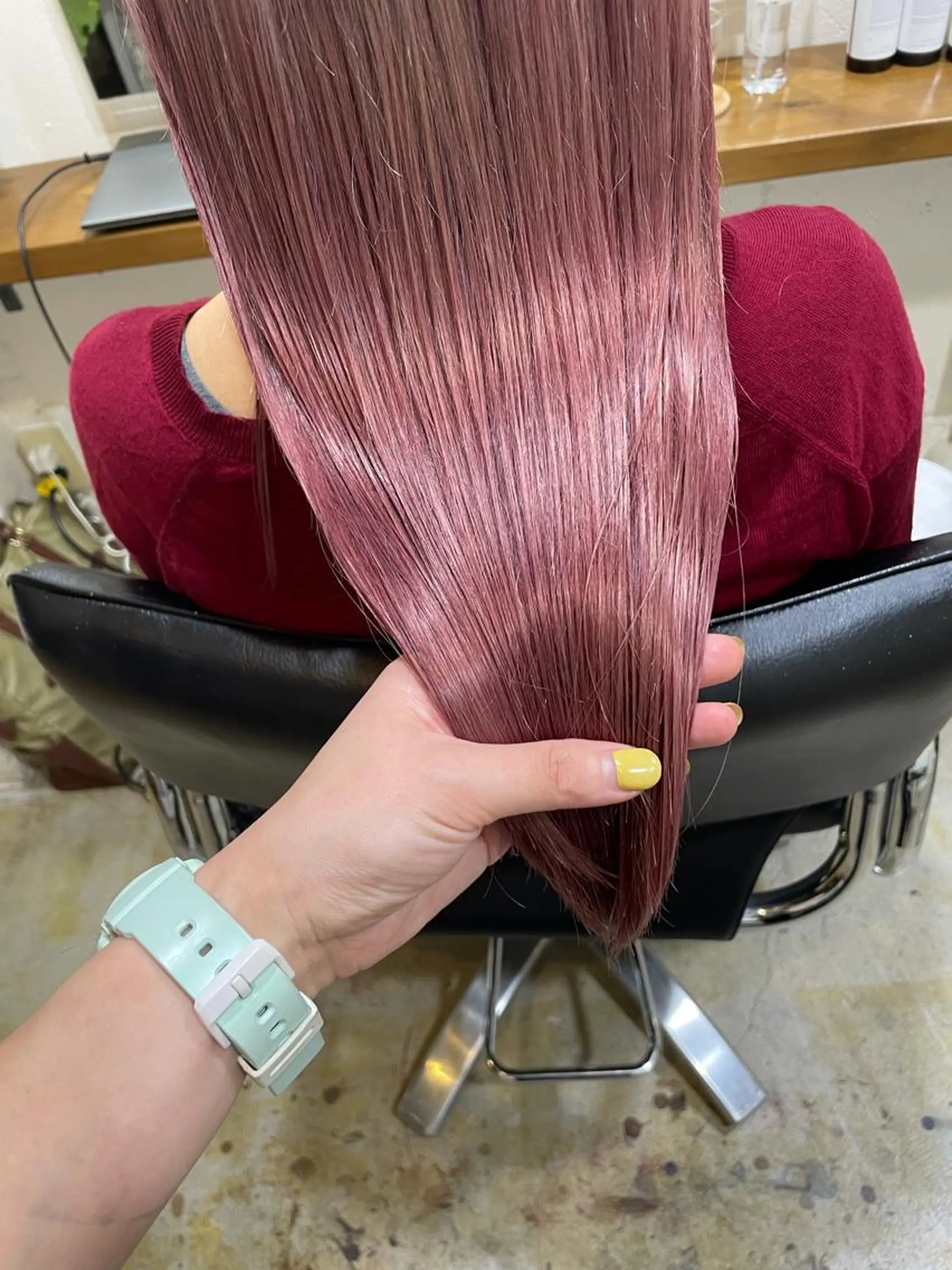 ロング カラー ブリーチ ピンクカラー ヘアカラー トリートメント MIOベージュカラー 柔らかいカラーのヘアスタイル