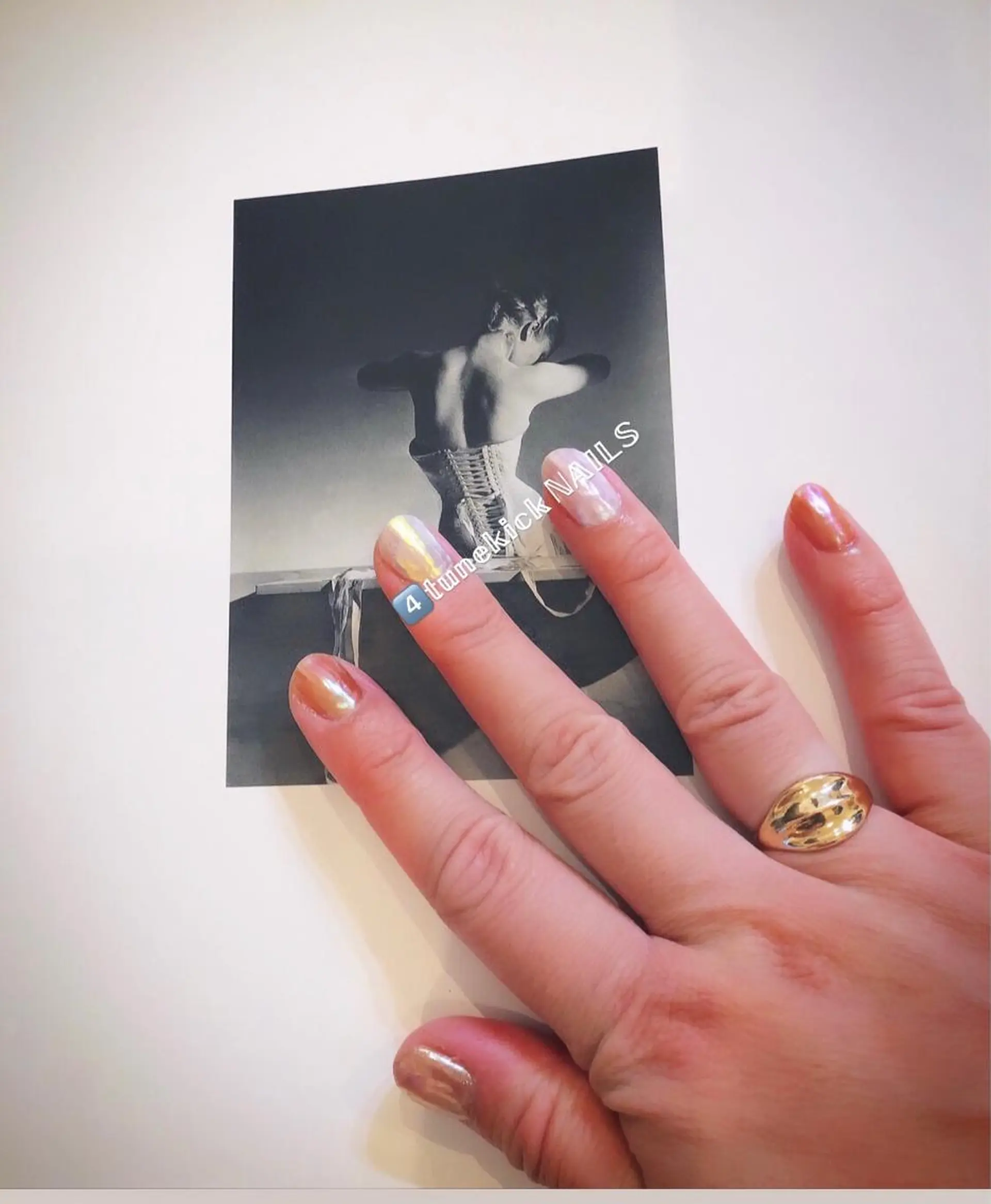 ネイル ミラーネイル 4tunekick NAILS(フォーチュンキックネイルズ)所属・光森 淳子のネイルデザイン