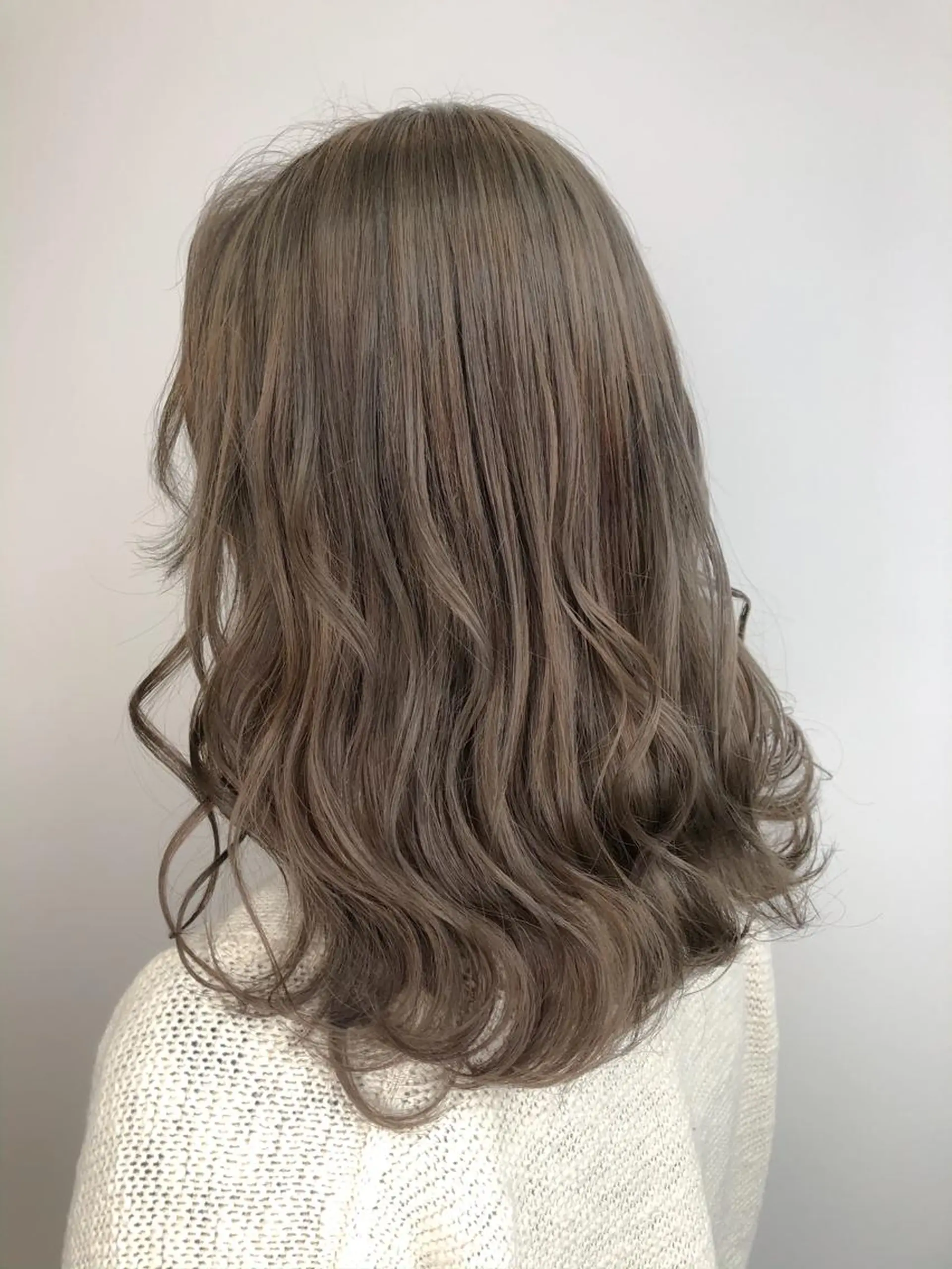 セミロング カラー ベージュカラー ブリーチ SALOWIN神戸三宮East店所属・【透明感、艶髪】西村 有司のヘアスタイル