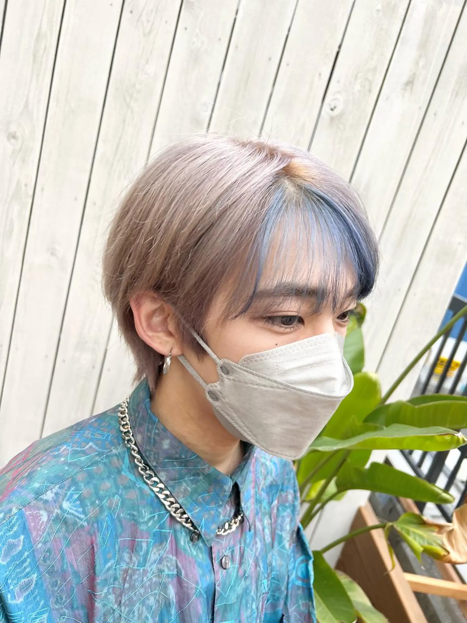 ショート カラー メンズ メンズブリーチ メンズハイトーン メンズインナーカラー ブリーチ ブルーカラー カット ヘアカラー トリートメント ハイライト/インナー /ブリーチ/レイヤーのヘアスタイル