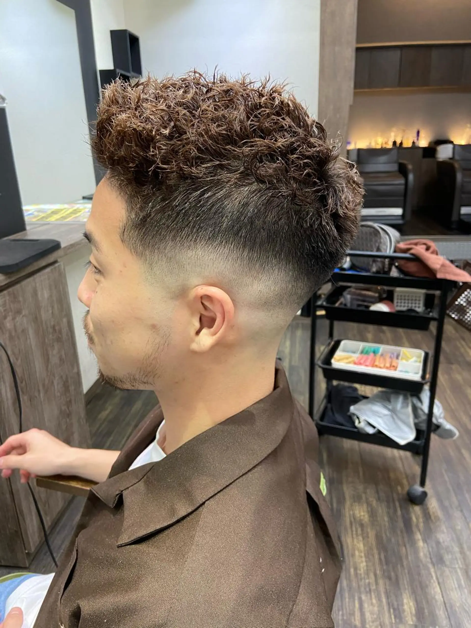 ショート メンズ フェードカット メンズパーマ スキンフェード メンズ レオ所属・仁和山 晃のヘアスタイル