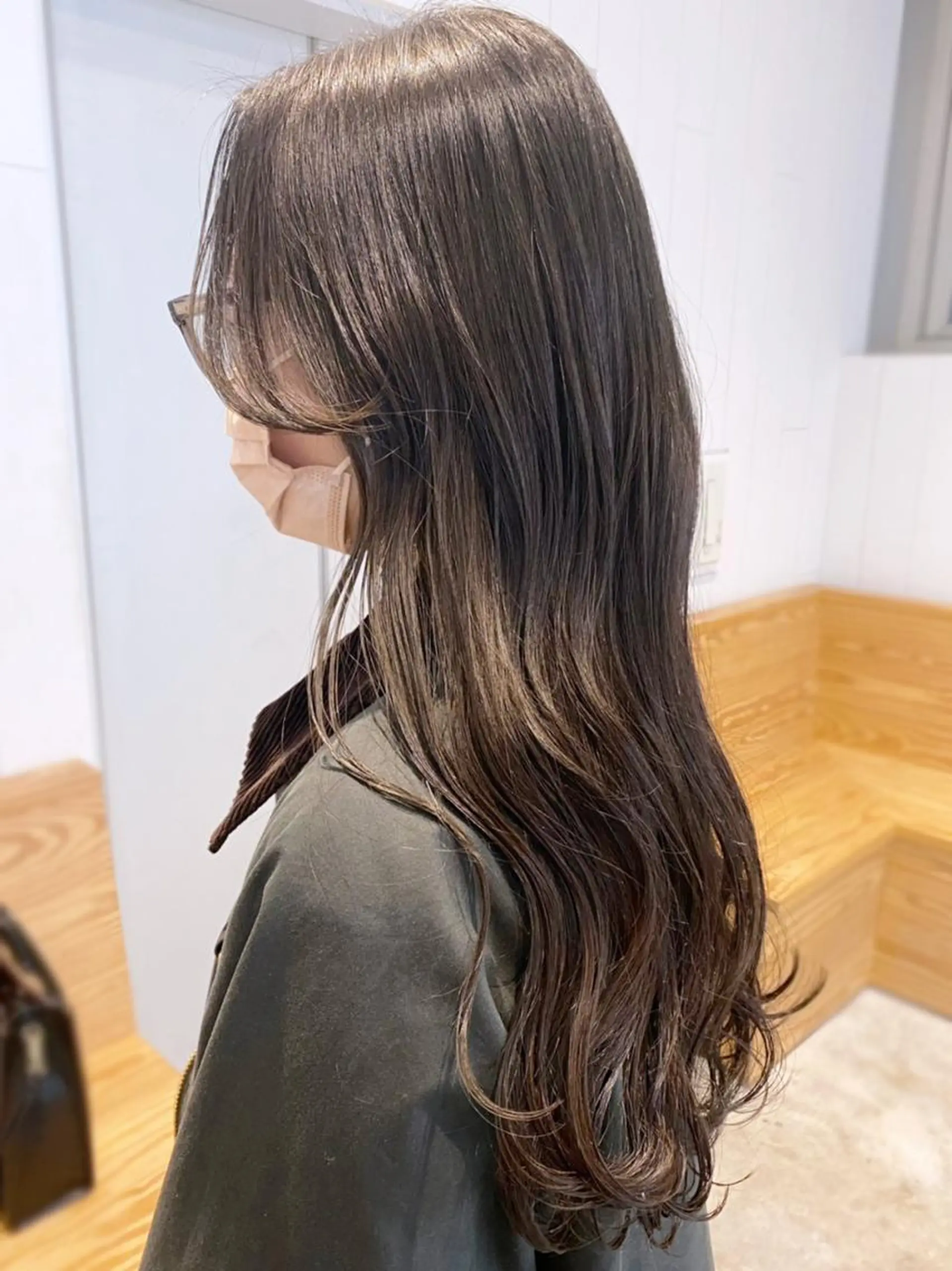 セミロング カラー オリーブグレー ITbyALBUM 松戸のヘアスタイル