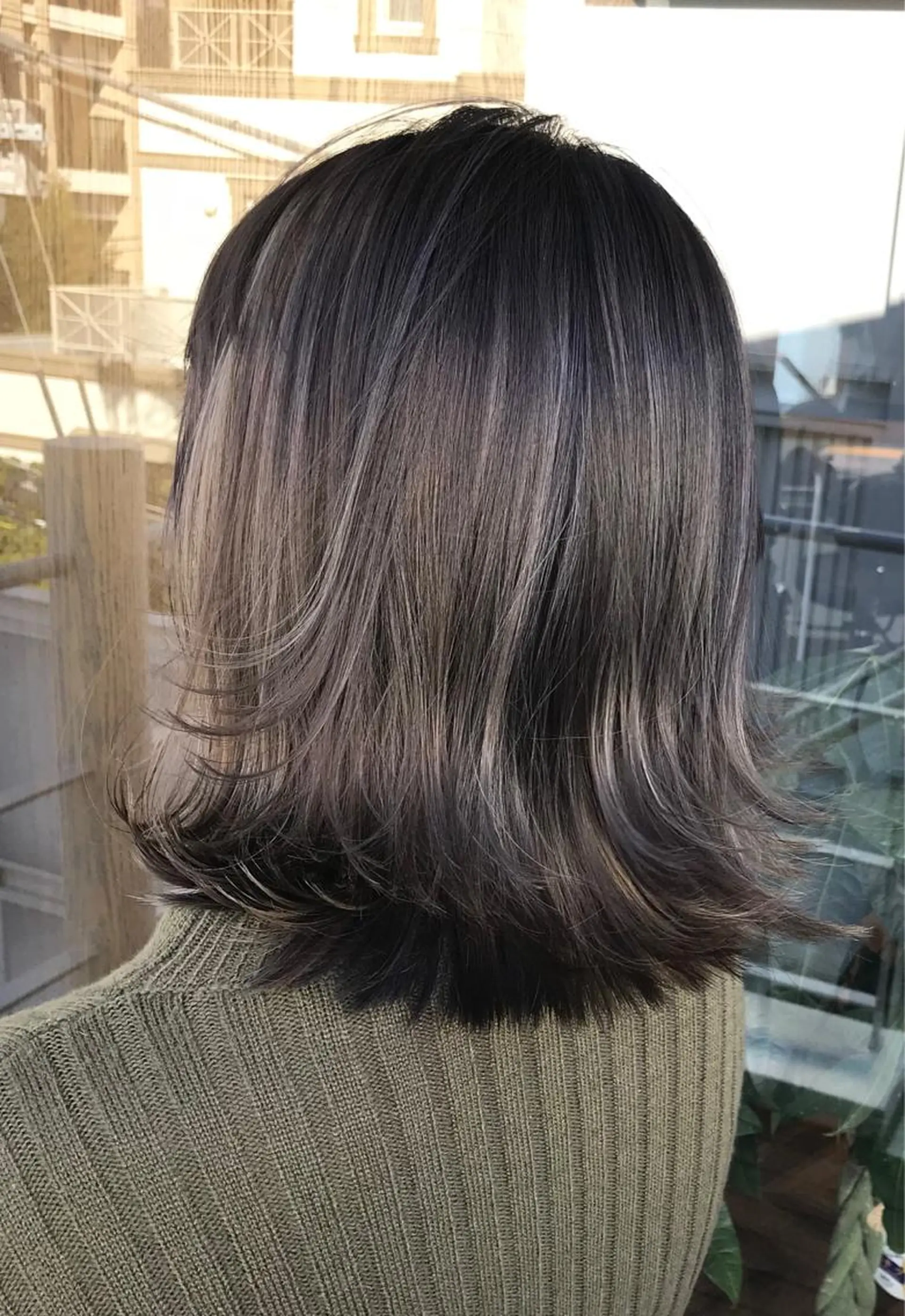 ミディアム カラー レイヤー　べージュ 白石研太のヘアスタイル