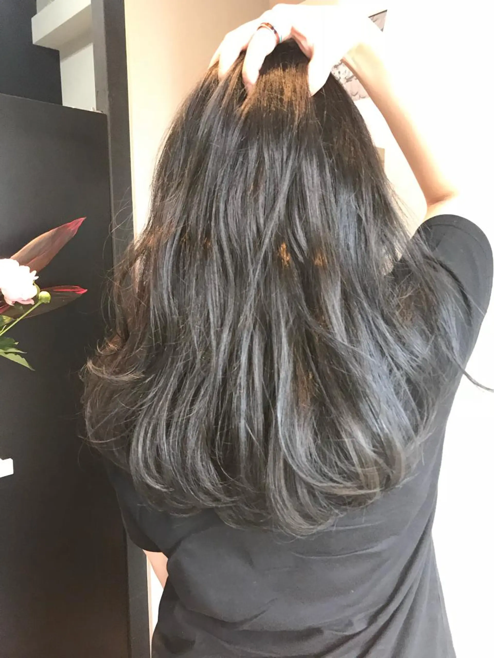 ロング カラー アッシュ バレイヤージュ ベージュカラー ブルーカラー ブルージュ 立川、北口.ans 黒木 和大のヘアスタイル