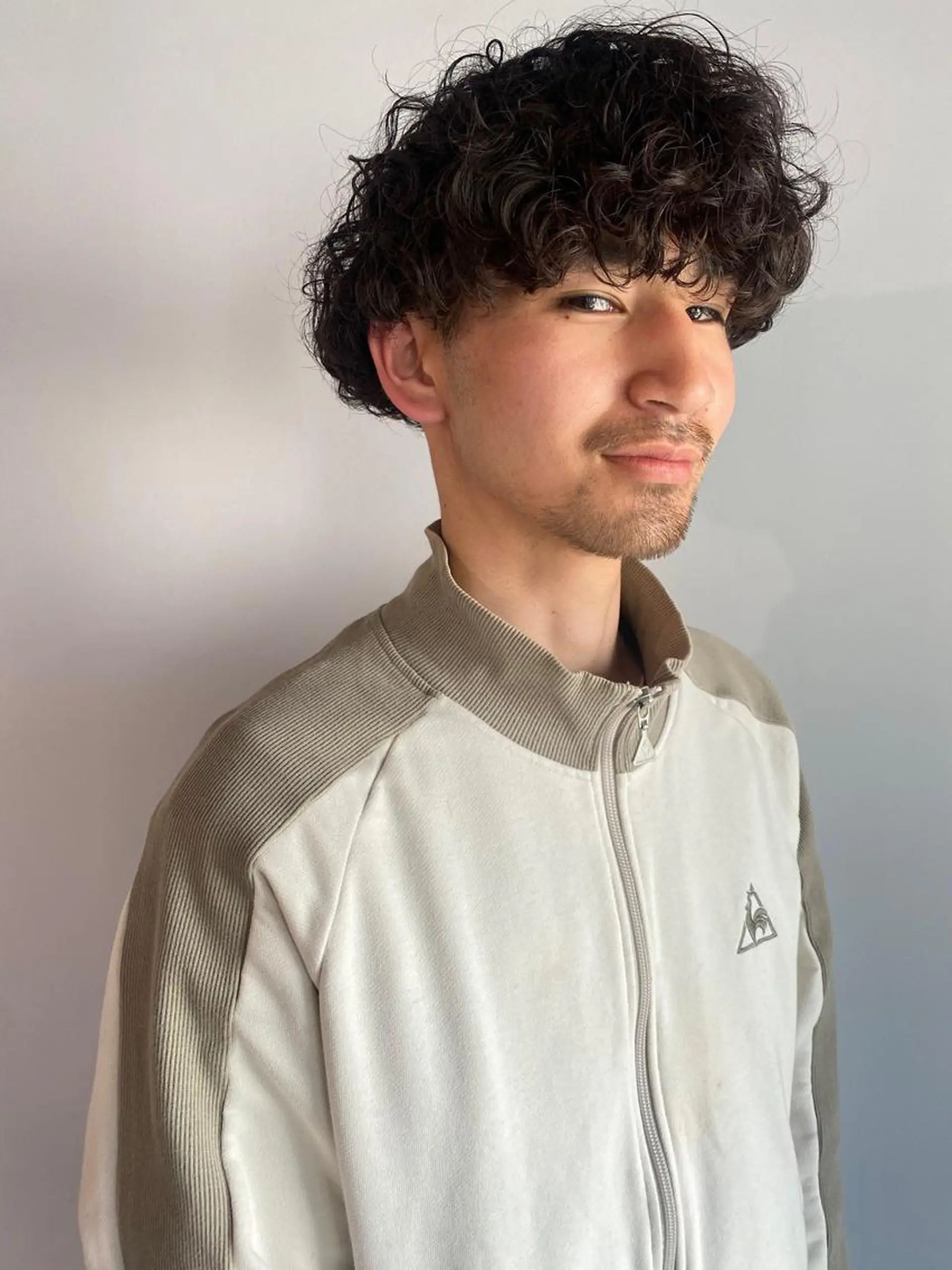 ミディアム パーマ メンズ ミディアムパーマ メンズブリーチ コンマヘア フェードカット メンズハイライト 🔹YUTA🔹 メンズパーマのヘアスタイル