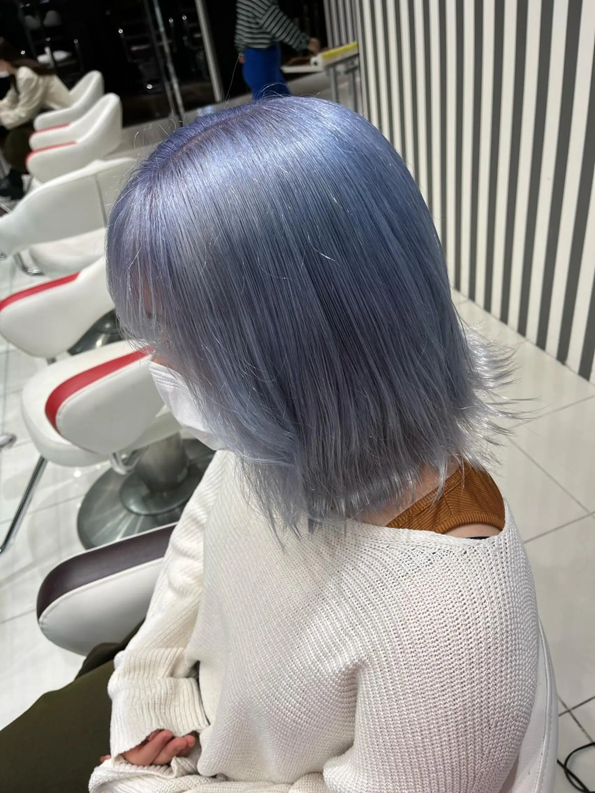 ショート カラー ブルーカラー ブルーバイオレット 透明感カラー バイオレットカラー 鈴木 芽依のヘアスタイル