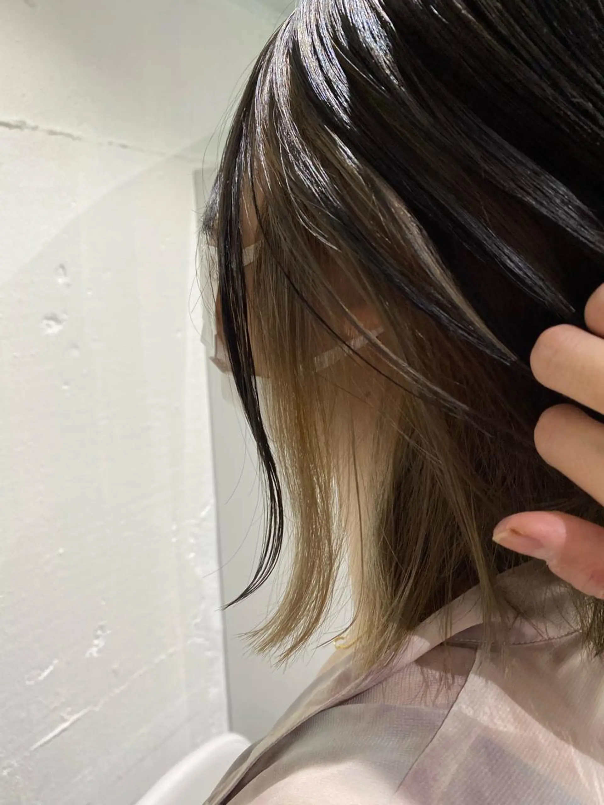 ショート カラー ヘアアレンジ 切りっぱなしボブ アッシュ アッシュグレー バレイヤージュ ベージュカラー 抜きっぱなしブロンド ササキカズマのヘアスタイル