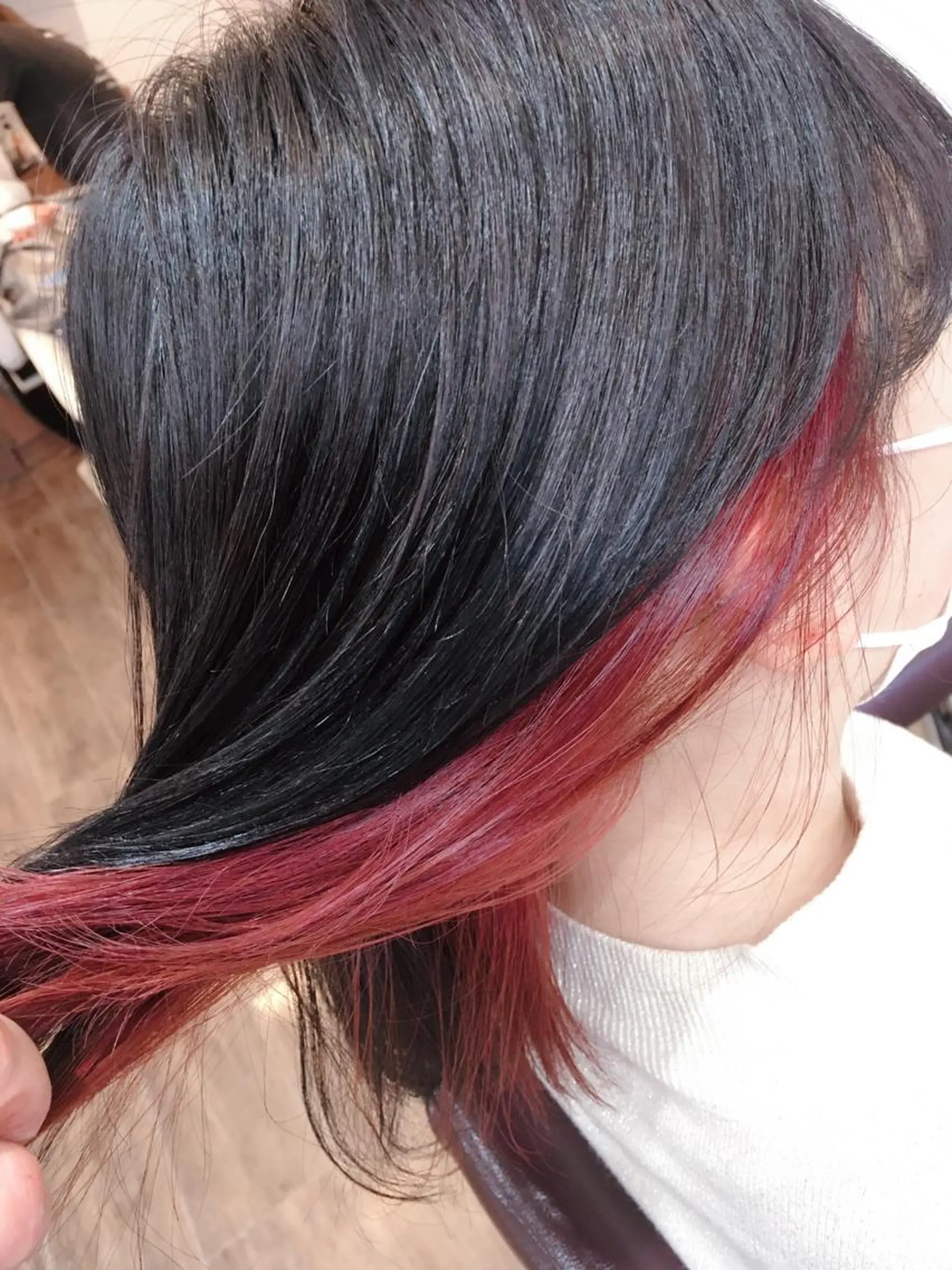 カラー 塩崎 明菜のヘアスタイル